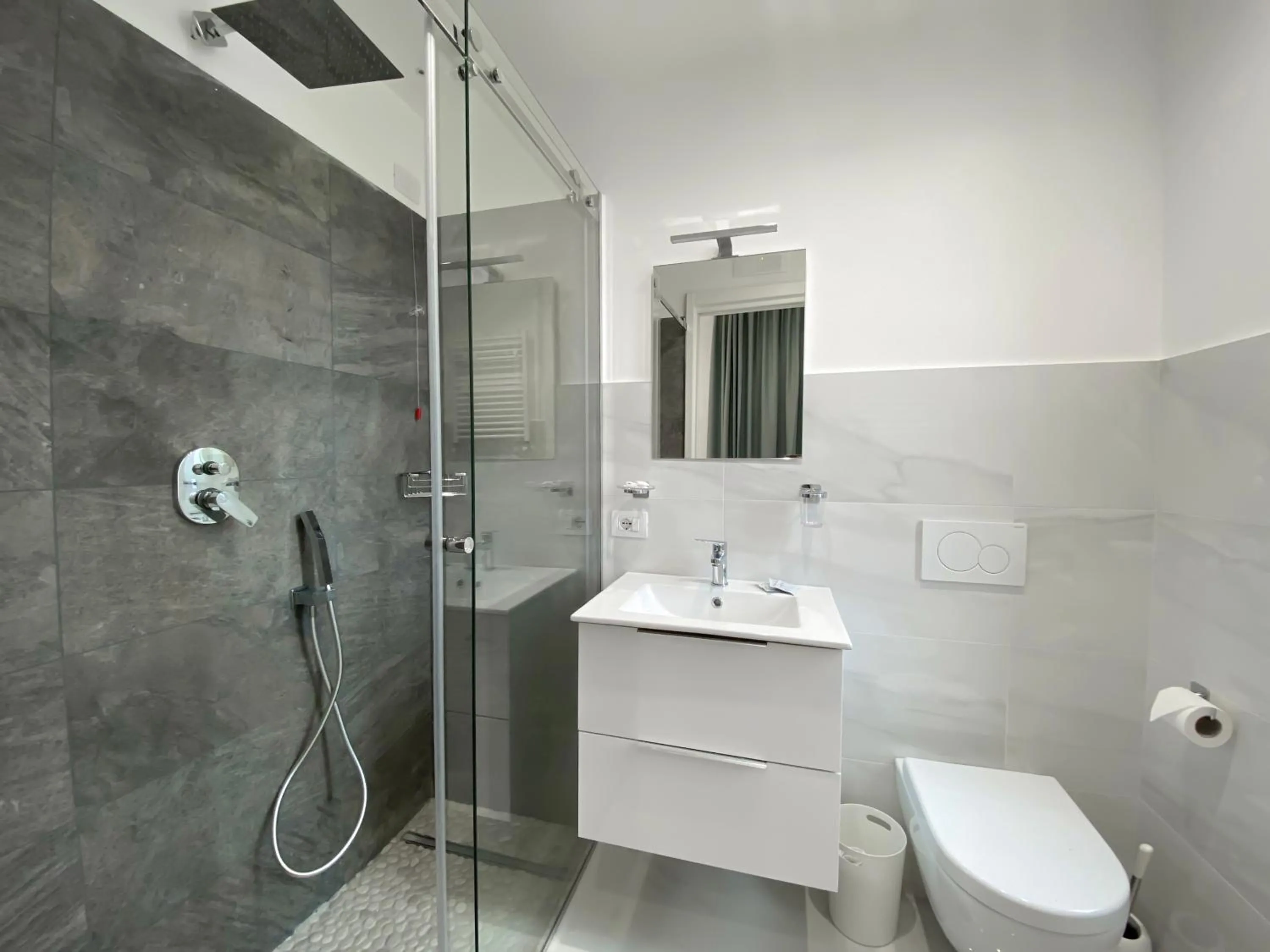 Bathroom in Villa Gabriella - Rooms & Breakfast