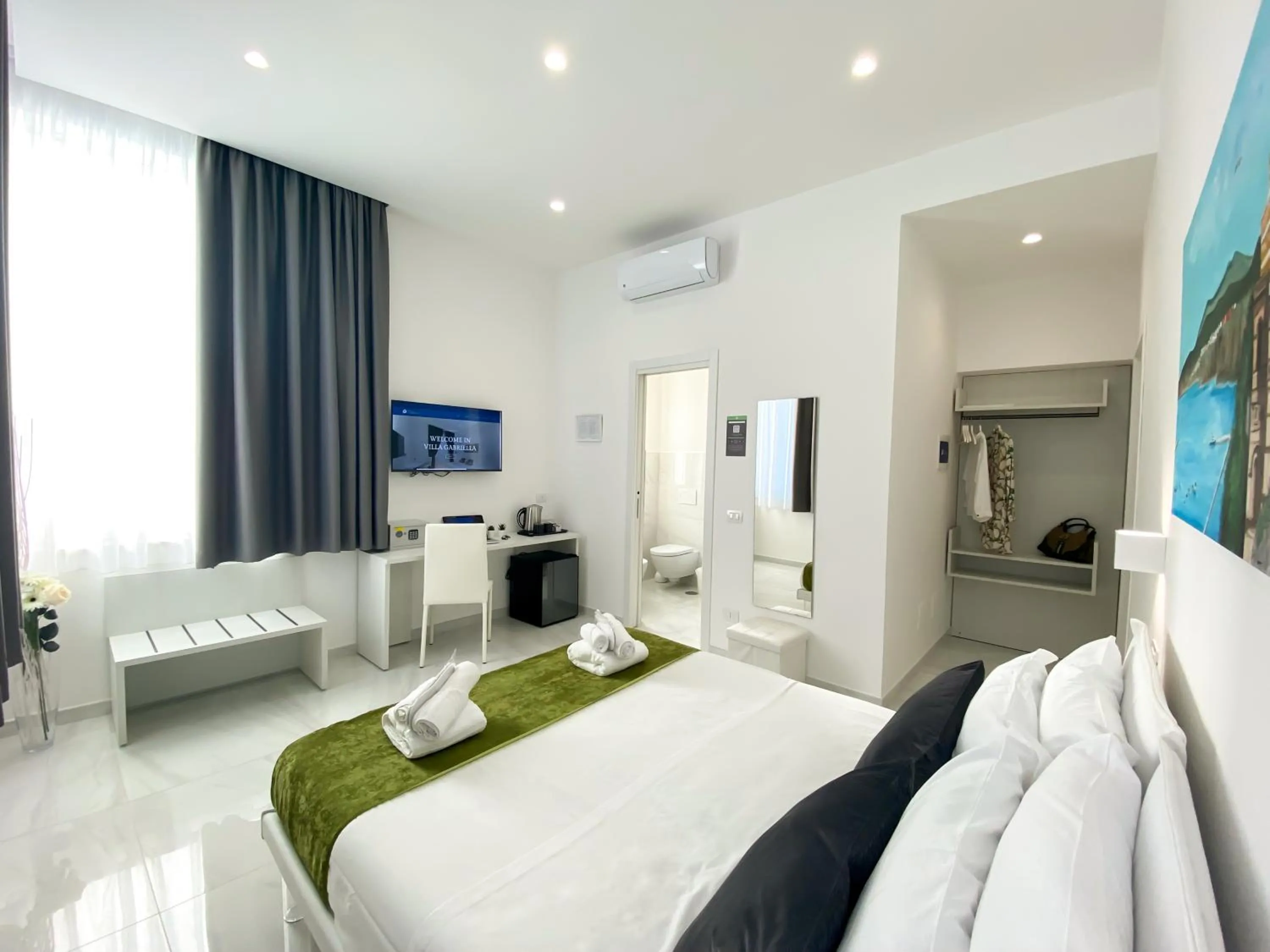 TV and multimedia, Bed in Villa Gabriella - Rooms & Breakfast