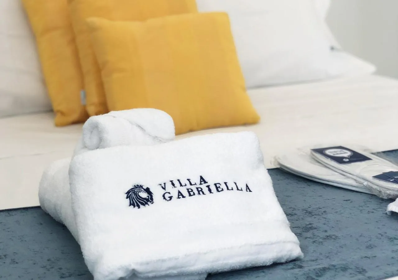 Bed in Villa Gabriella - Rooms & Breakfast