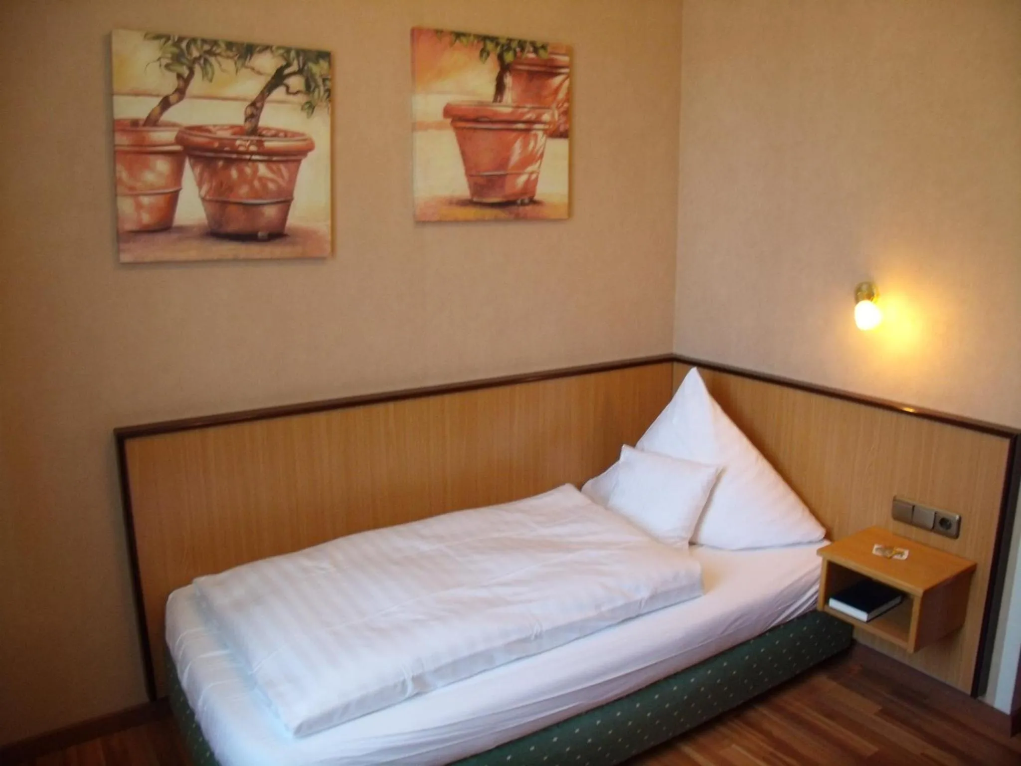 Bed in Landhotel Zum Niestetal