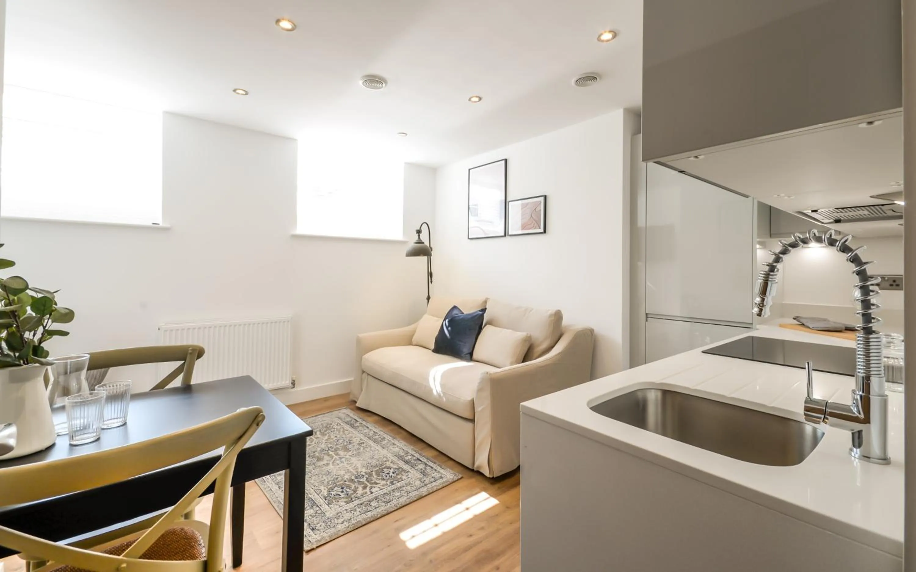 Kitchen or kitchenette in Concorde House Luxury Apartments - Chester