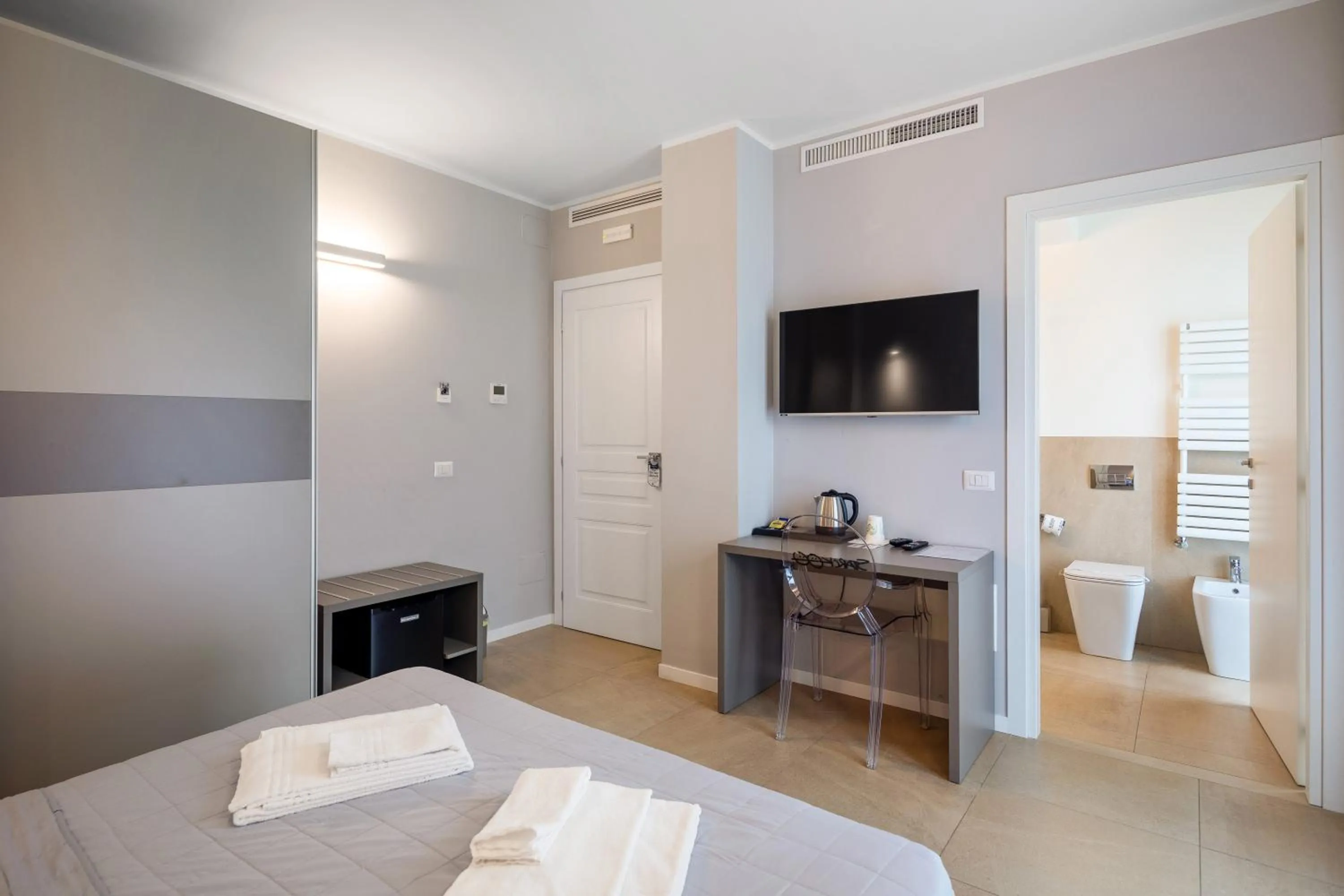 TV and multimedia, Bed in Golgi Suite