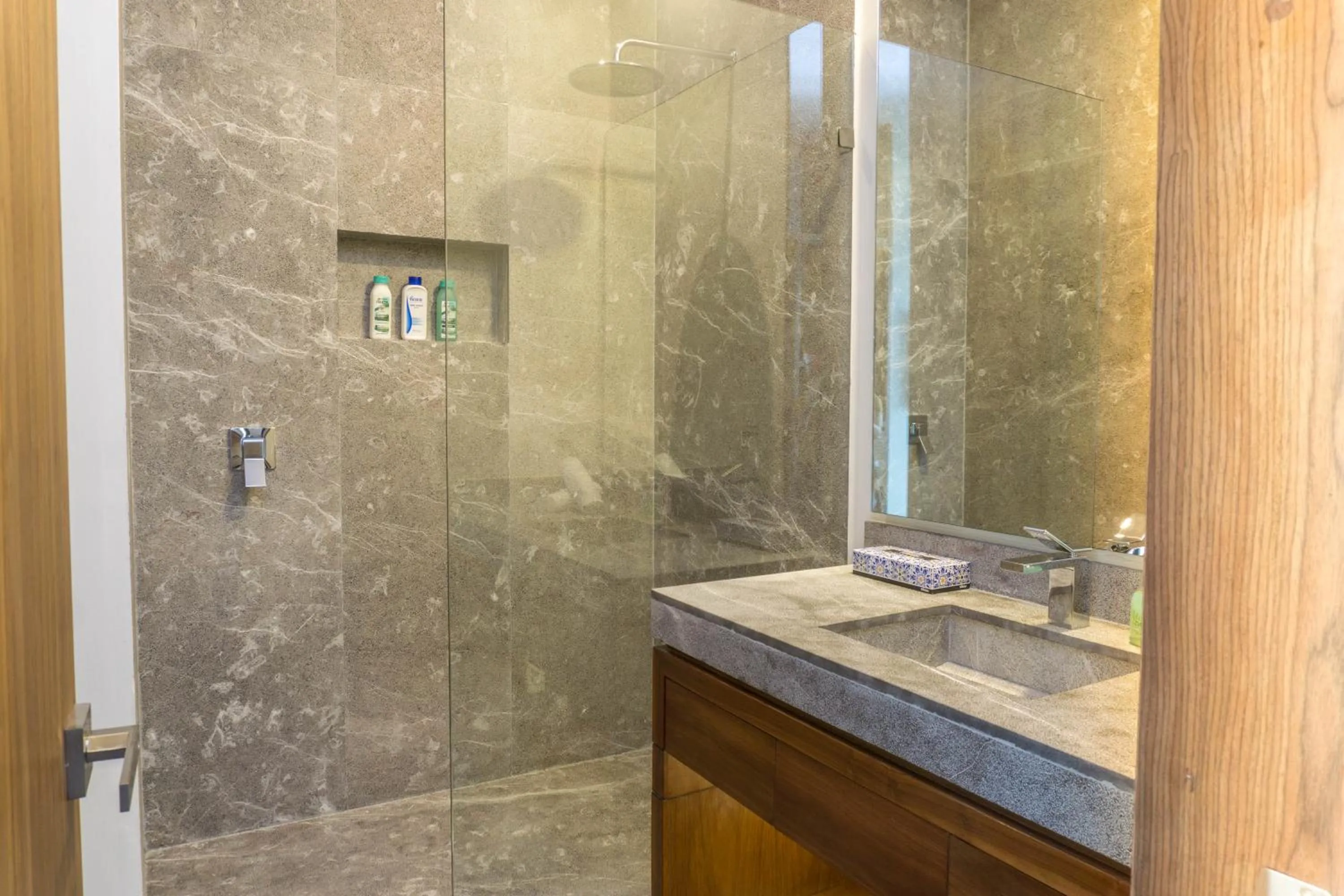 Bathroom in Suites BQ