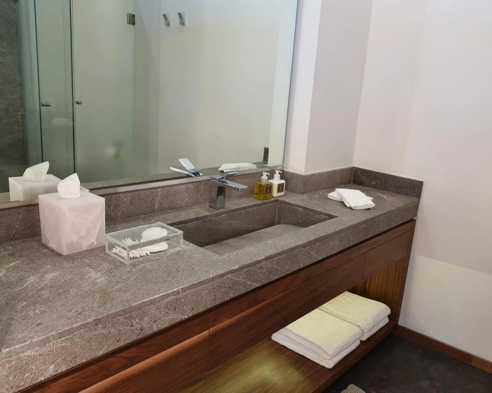 Bathroom in Suites BQ