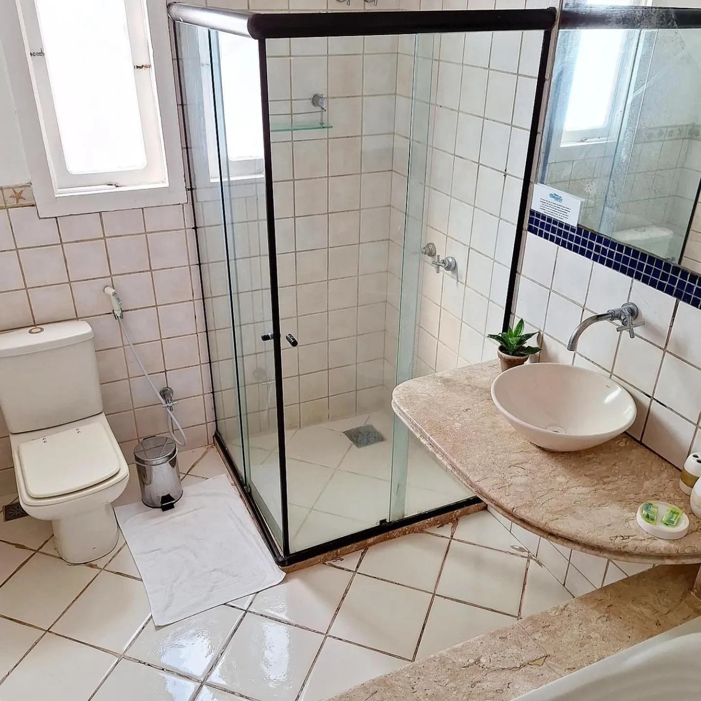 Toilet in Porto Mar de Búzios