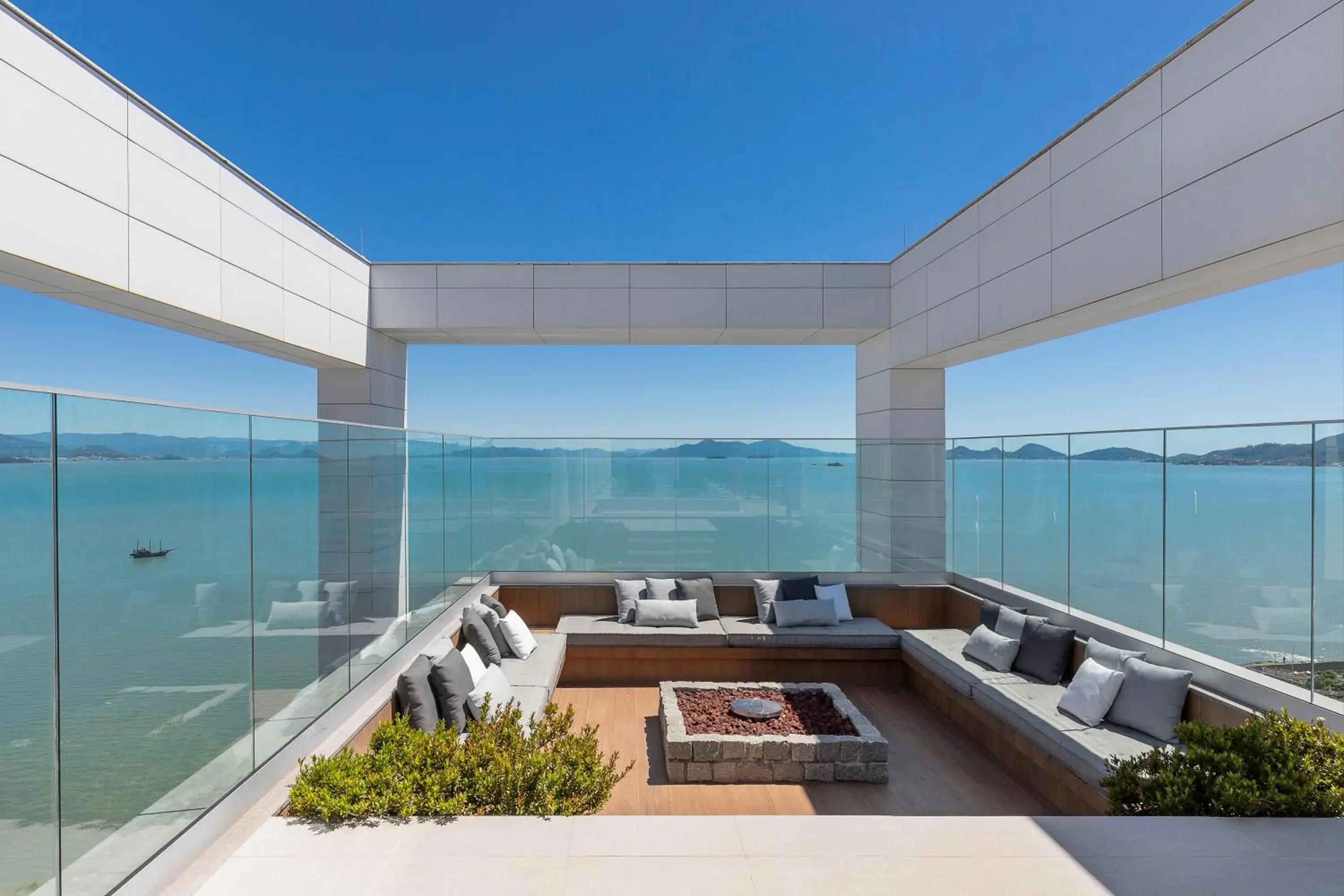 Swimming pool in LK Design Hotel Florianópolis Swimming pool in LK Design Hotel Florianópolis