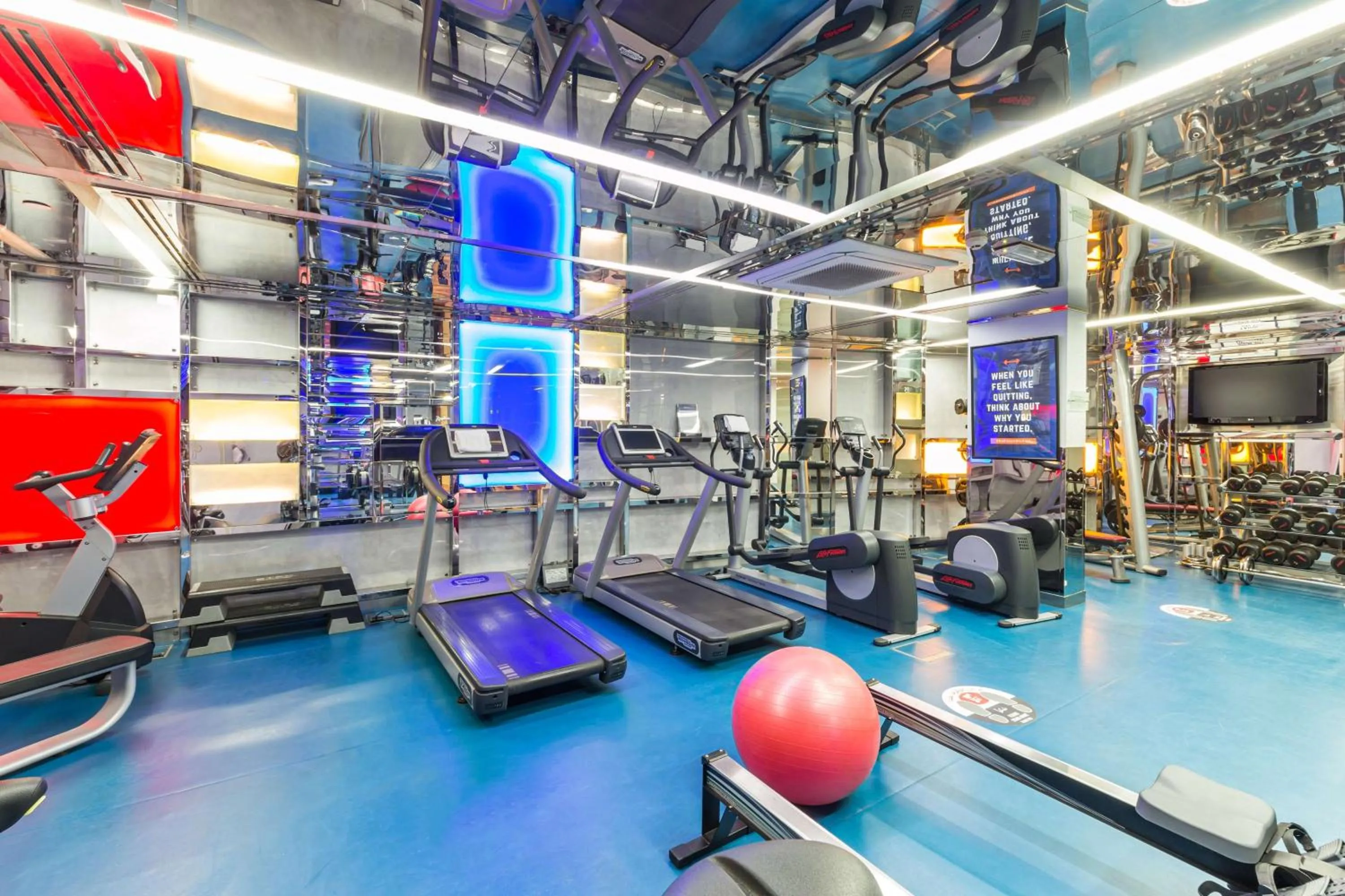Fitness centre/facilities in Radisson Blu Hotel, Dubai Media City