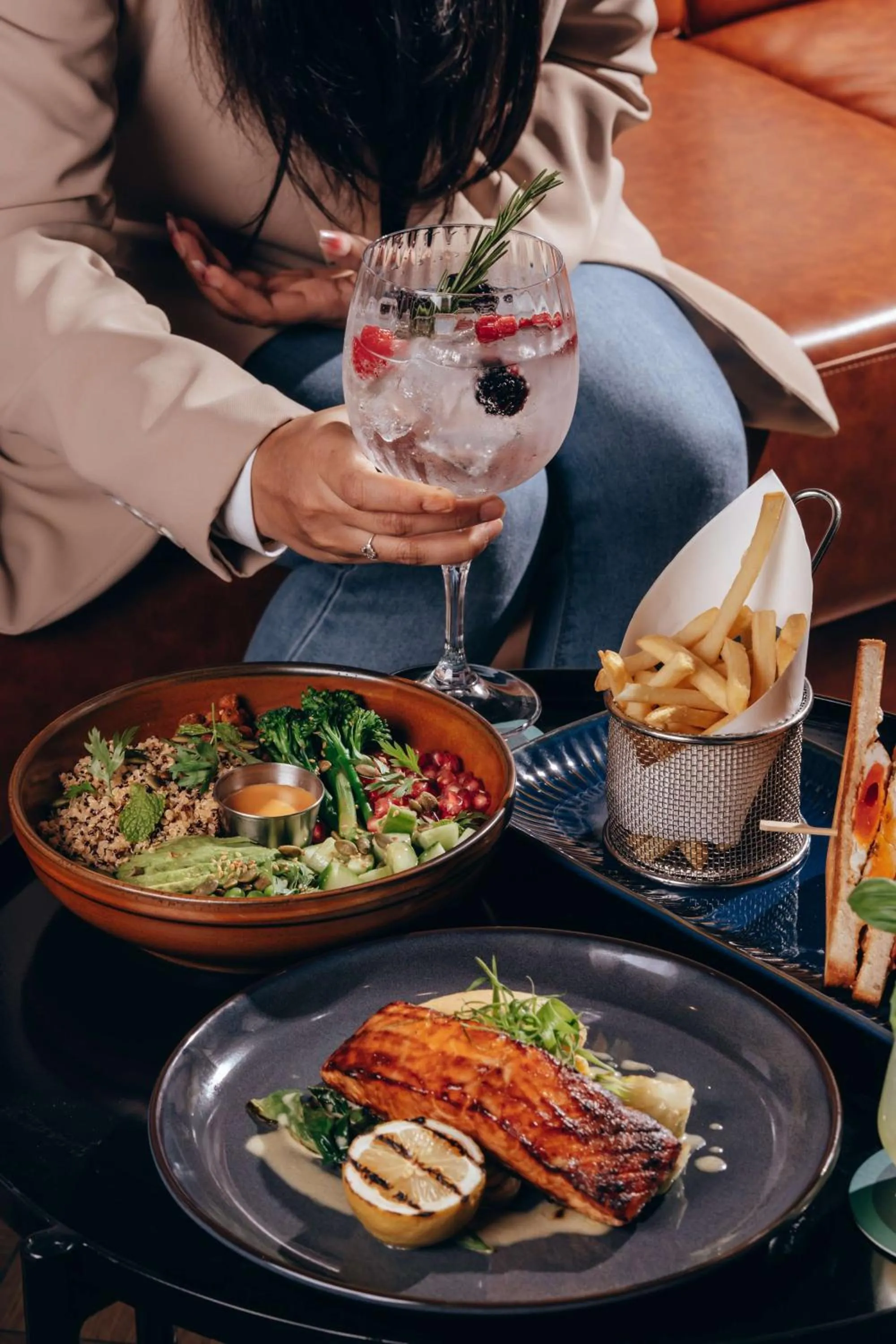 Lounge or bar in Radisson Blu Hotel, Dubai Media City