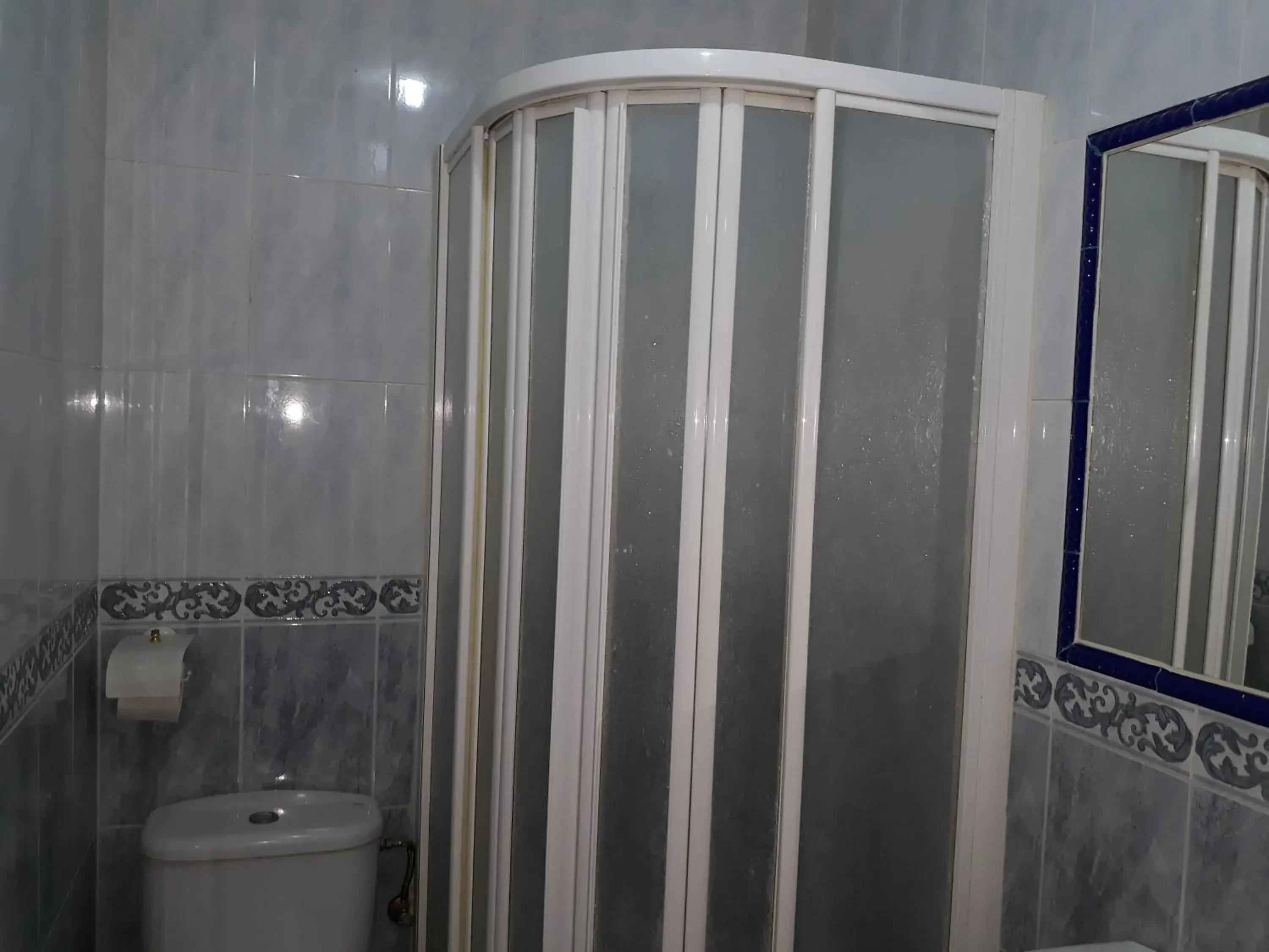 Twin Room with Private Bathroom in Pensión Martín Twin Room with Private Bathroom in Pensión Martín