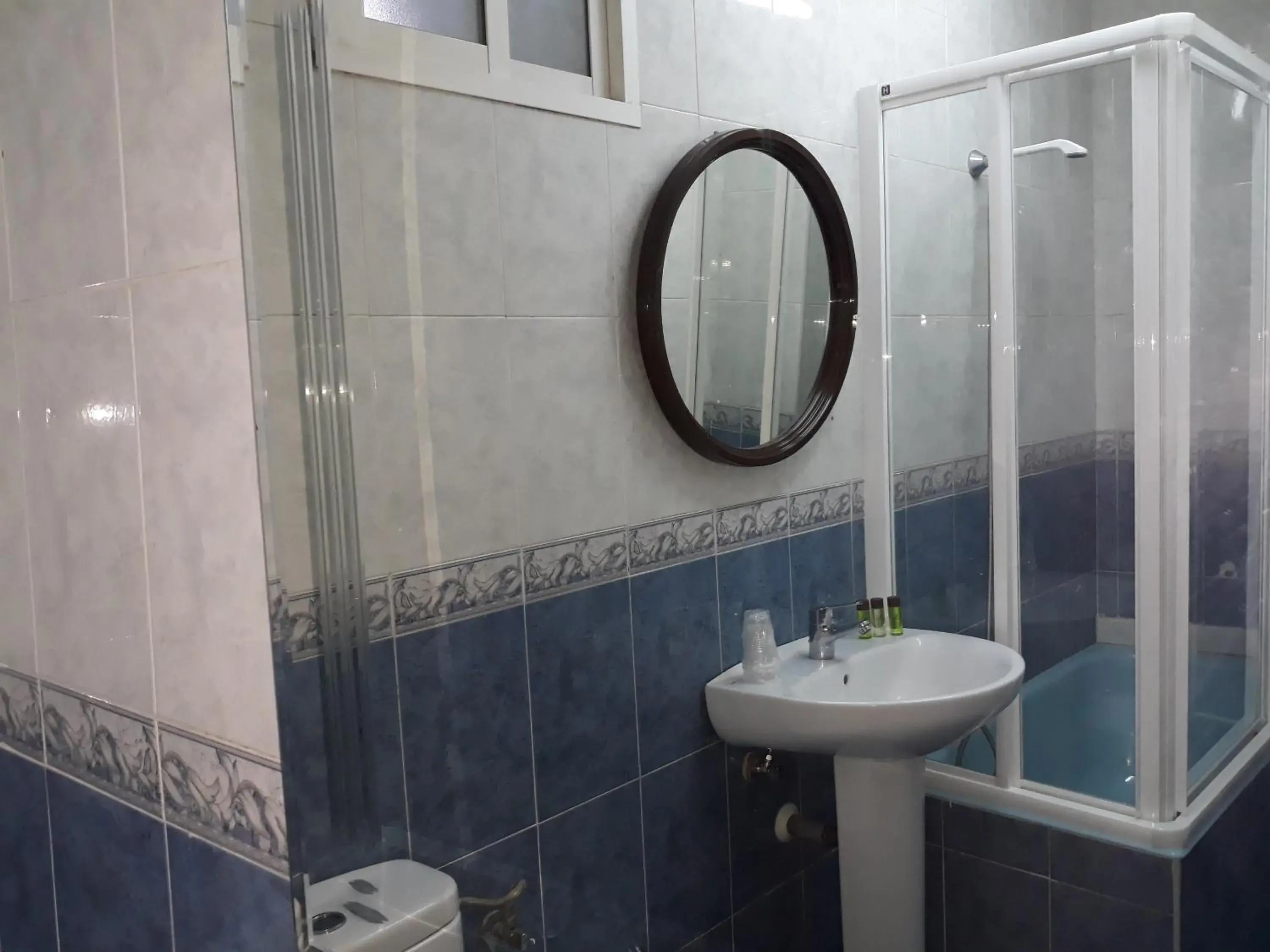 Triple Room with Private Bathroom in Pensión Martín Triple Room with Private Bathroom in Pensión Martín