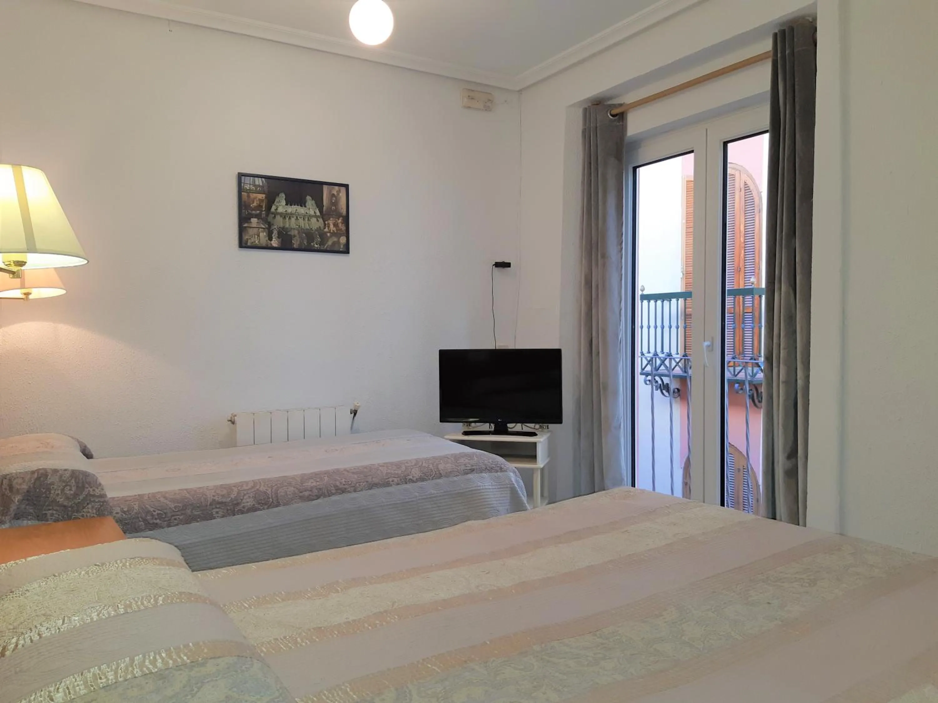 Triple Room with Private Bathroom in Pensión Martín