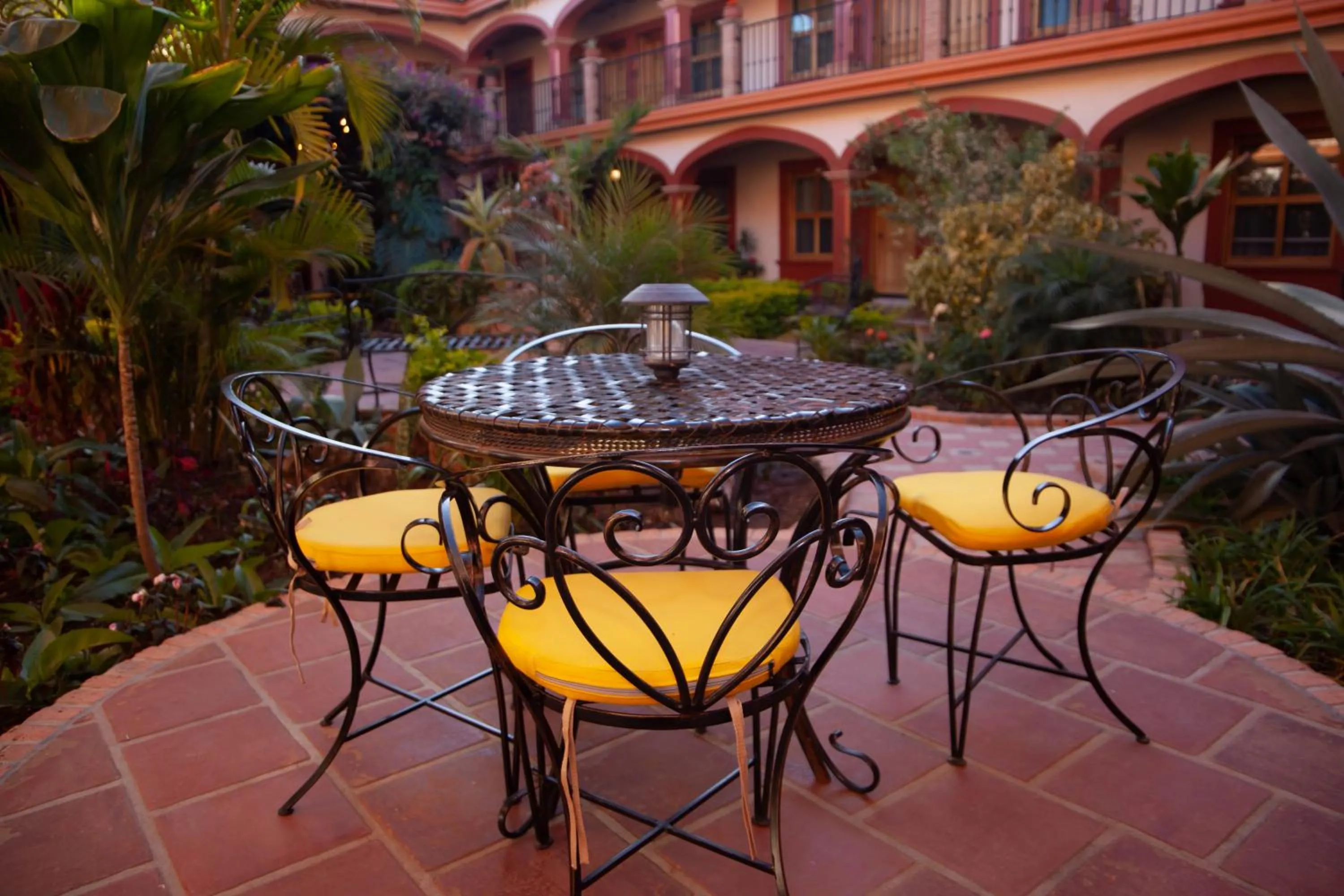 Patio in Encanto de la Sierra Hotel