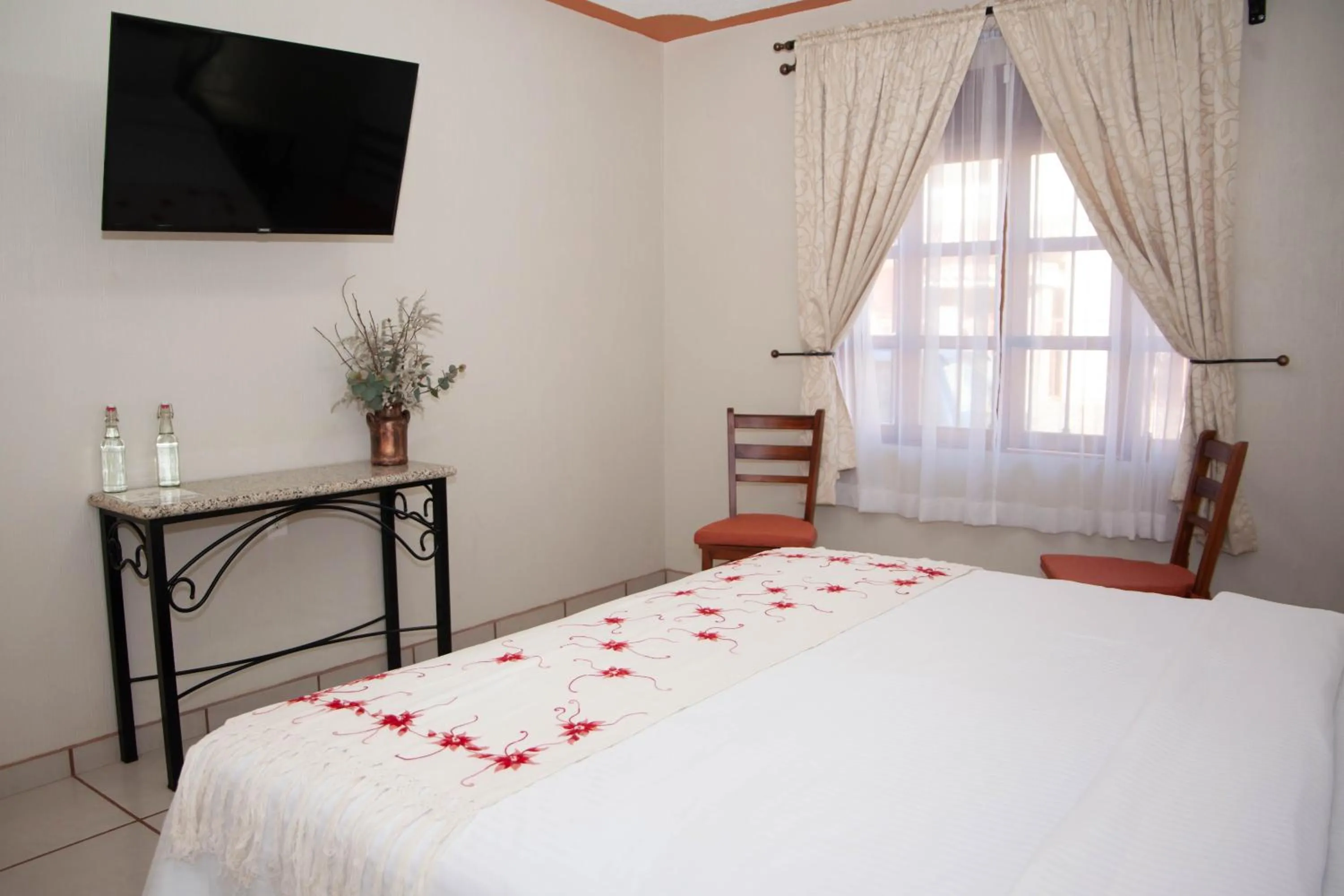 Bed in Encanto de la Sierra Hotel