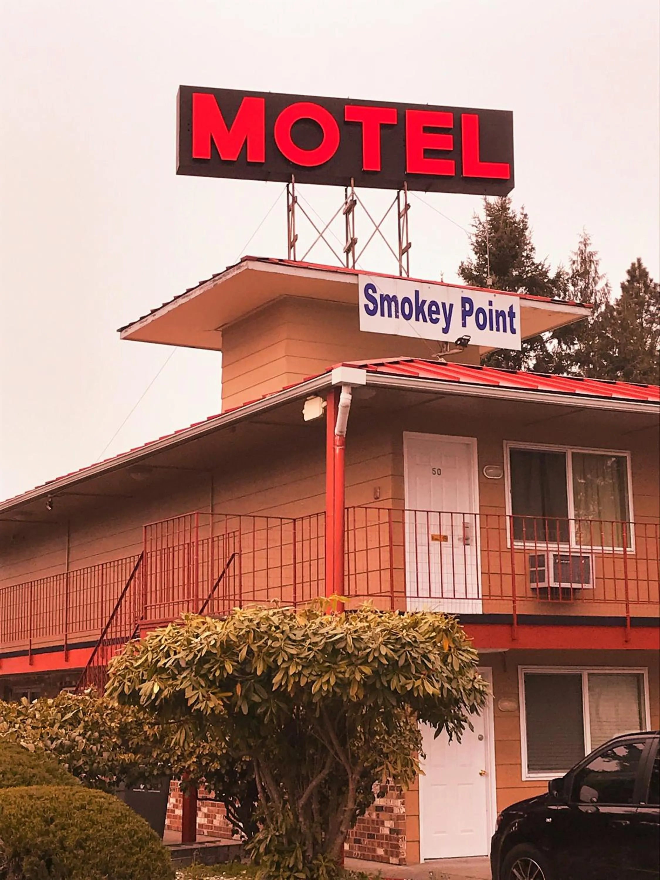 Property building in Smokey Point Motor Inn