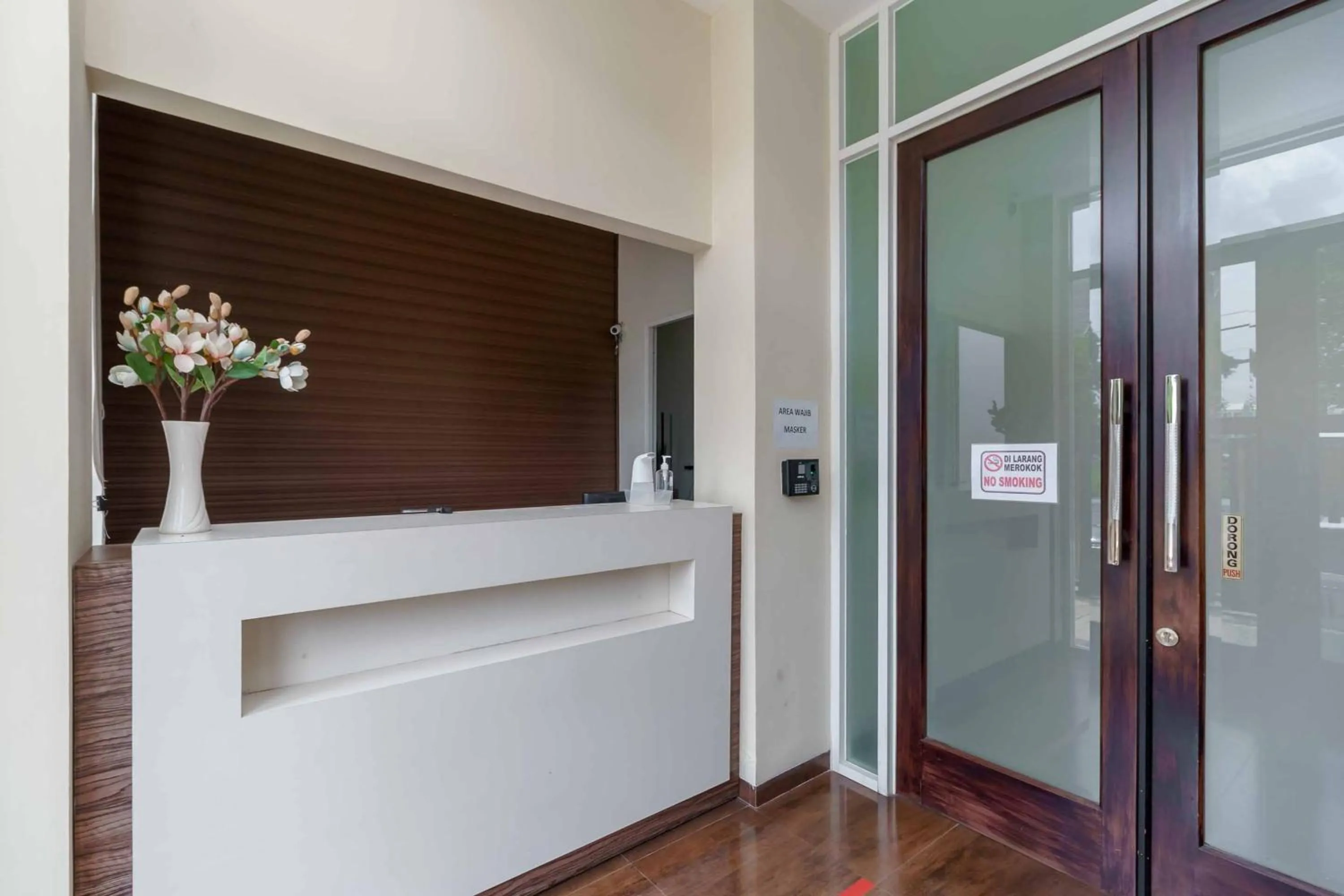 Lobby or reception in Avalon Karawaci Mitra RedDoorz