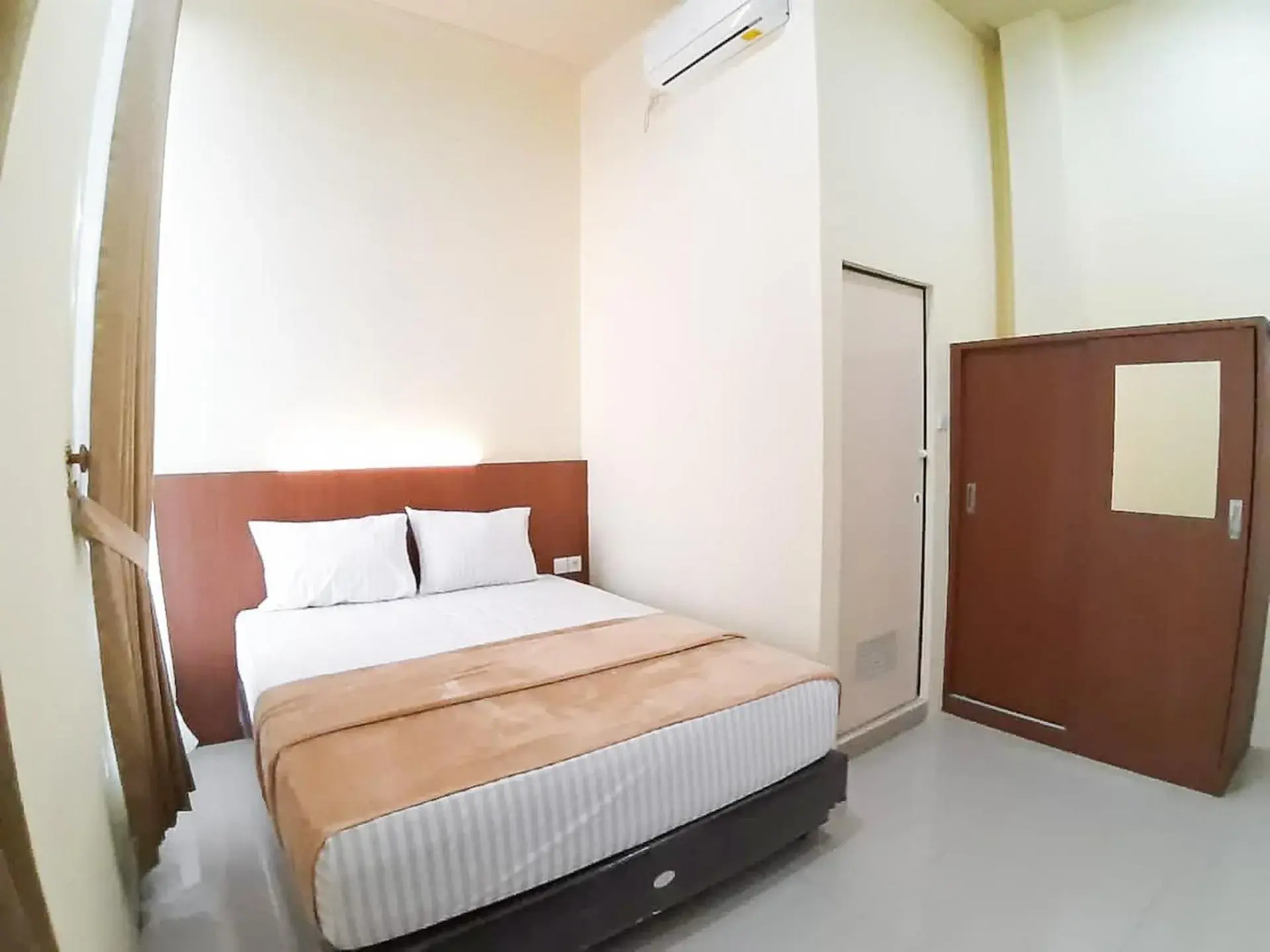 Bed in RedDoorz Syariah near Transmart Jambi 2 Bed in RedDoorz Syariah near Transmart Jambi 2