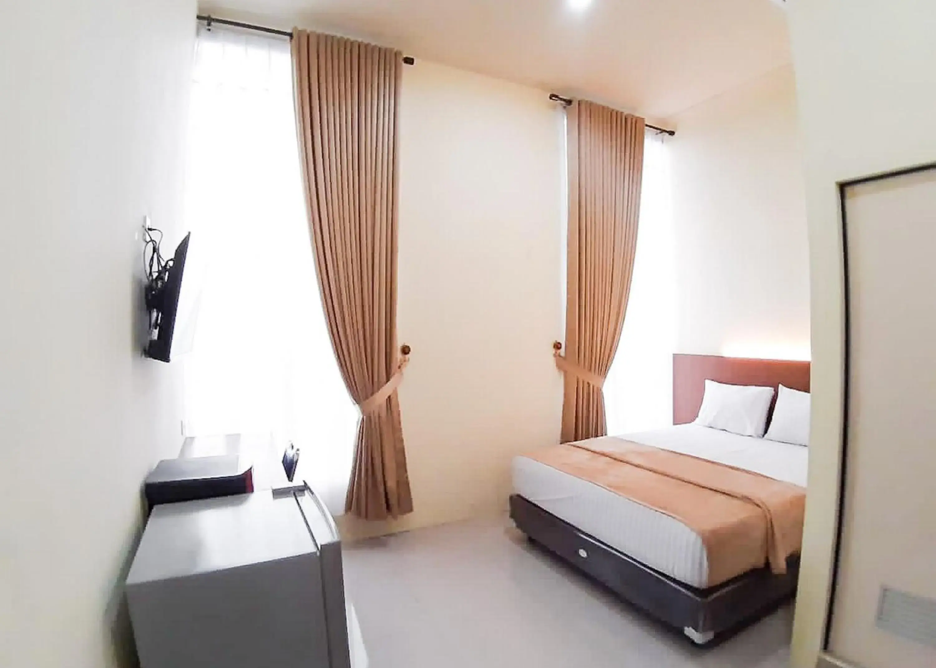Bed in RedDoorz Syariah near Transmart Jambi 2 Bed in RedDoorz Syariah near Transmart Jambi 2