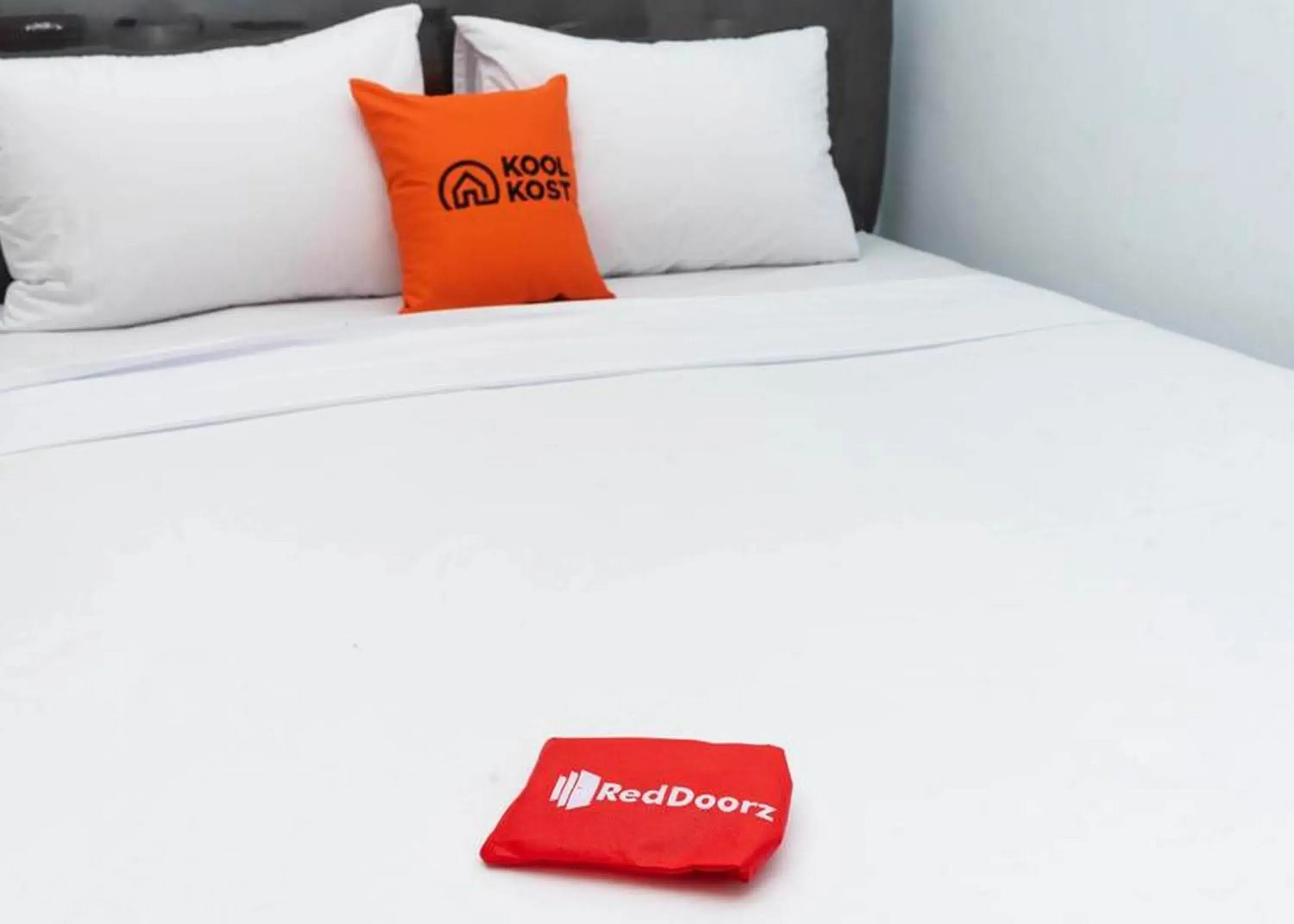 Bathroom, Bed in KoolKost near Wisata Purwahamba Indah Tegal Bathroom, Bed in KoolKost near Wisata Purwahamba Indah Tegal