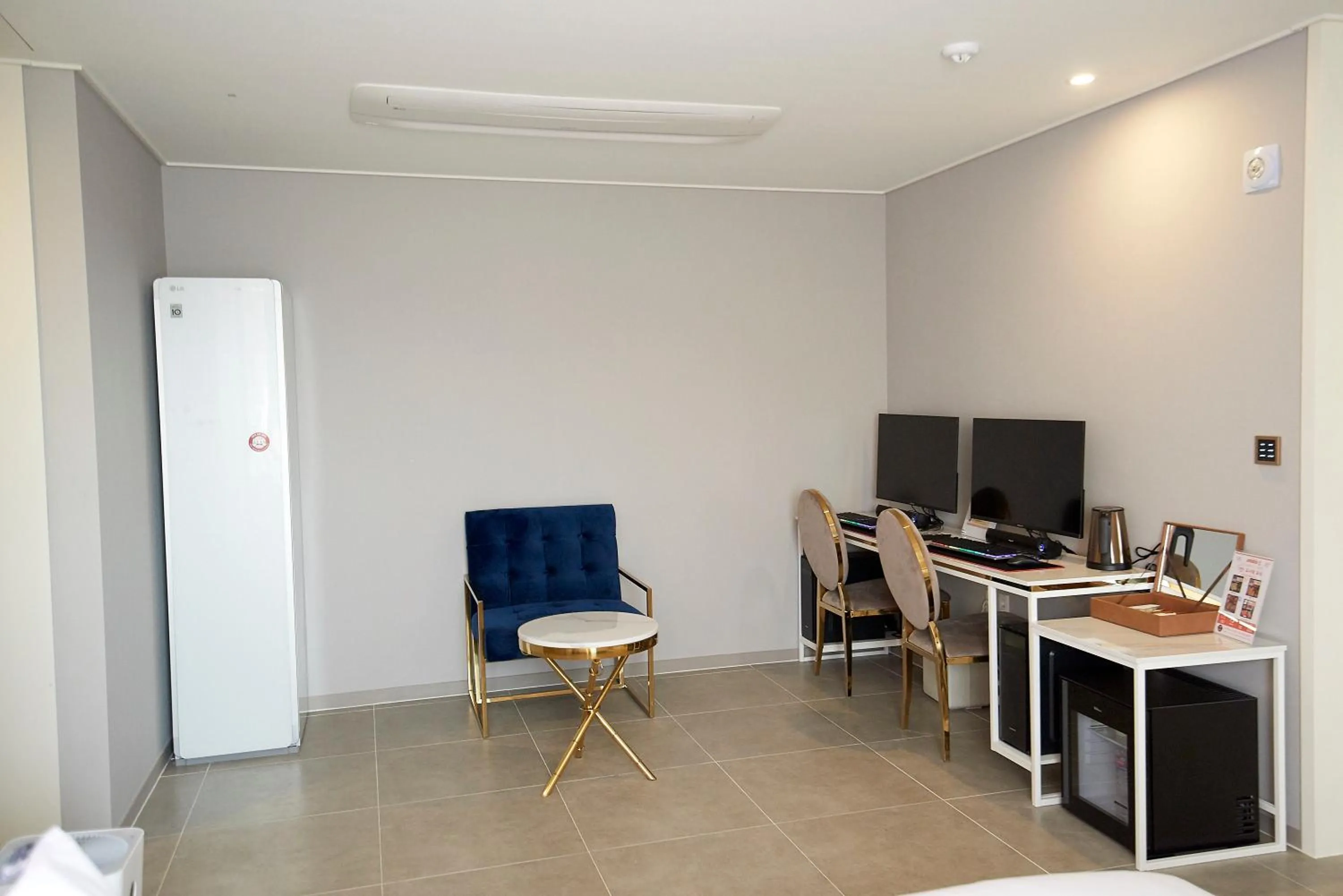 TV and multimedia in Denbasta Hotel