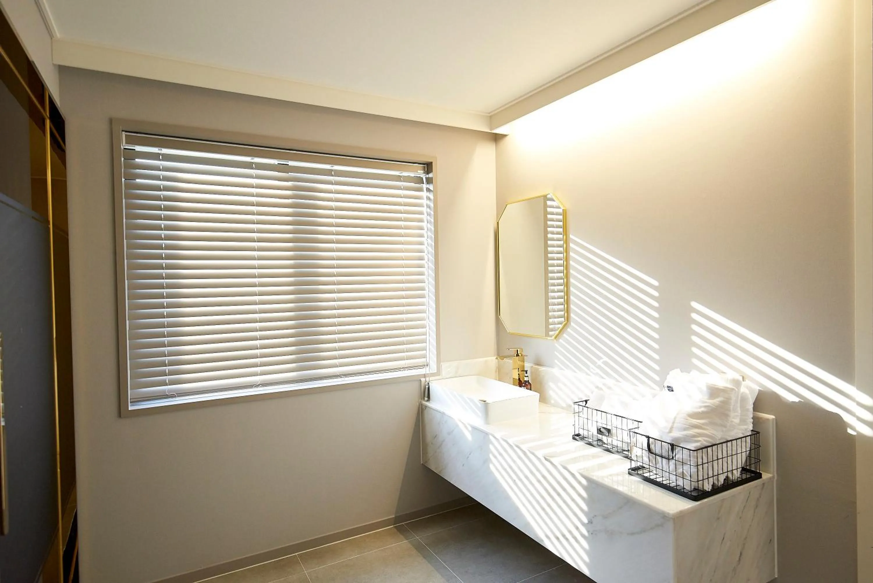 Bathroom in Denbasta Hotel