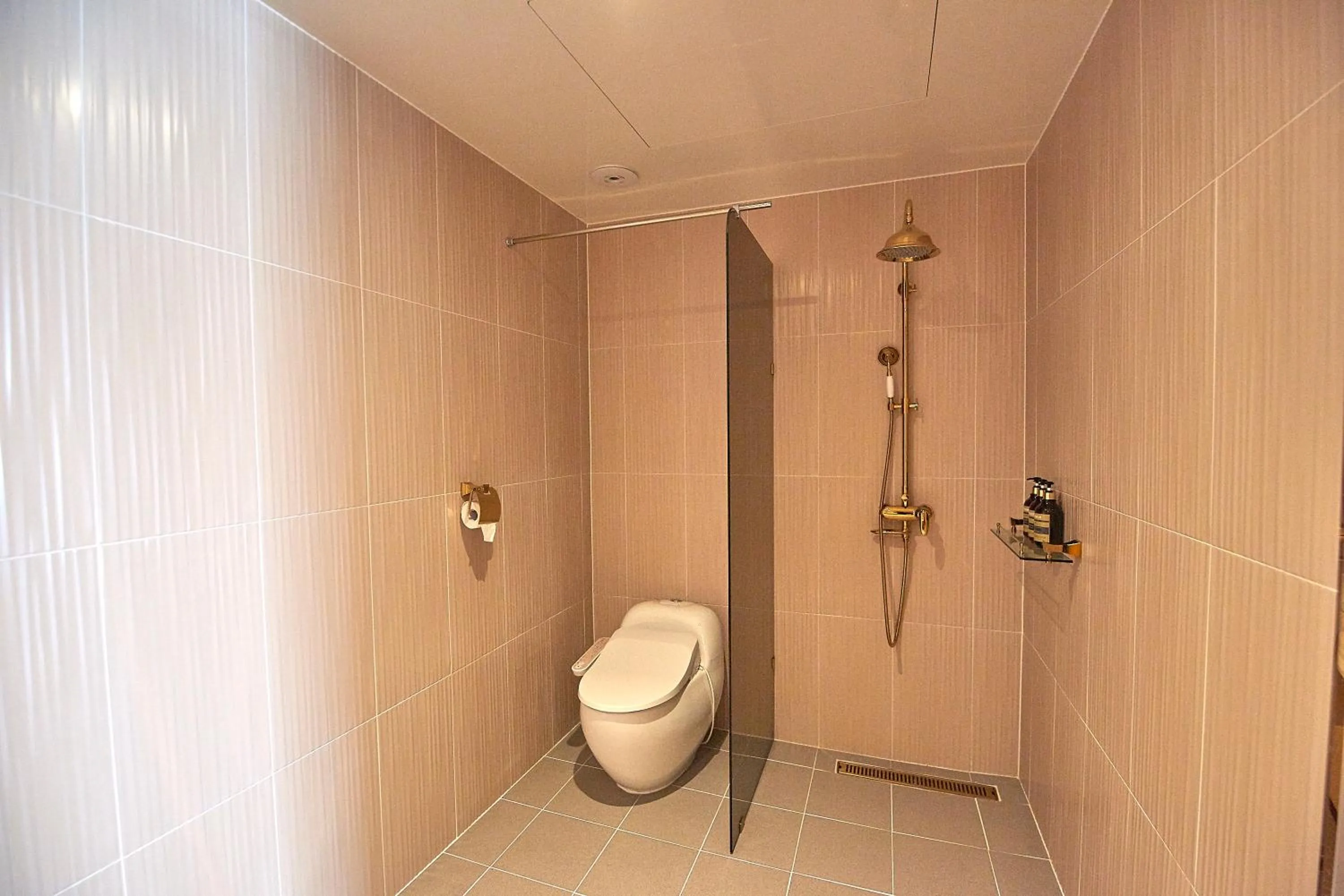 Bathroom in Denbasta Hotel