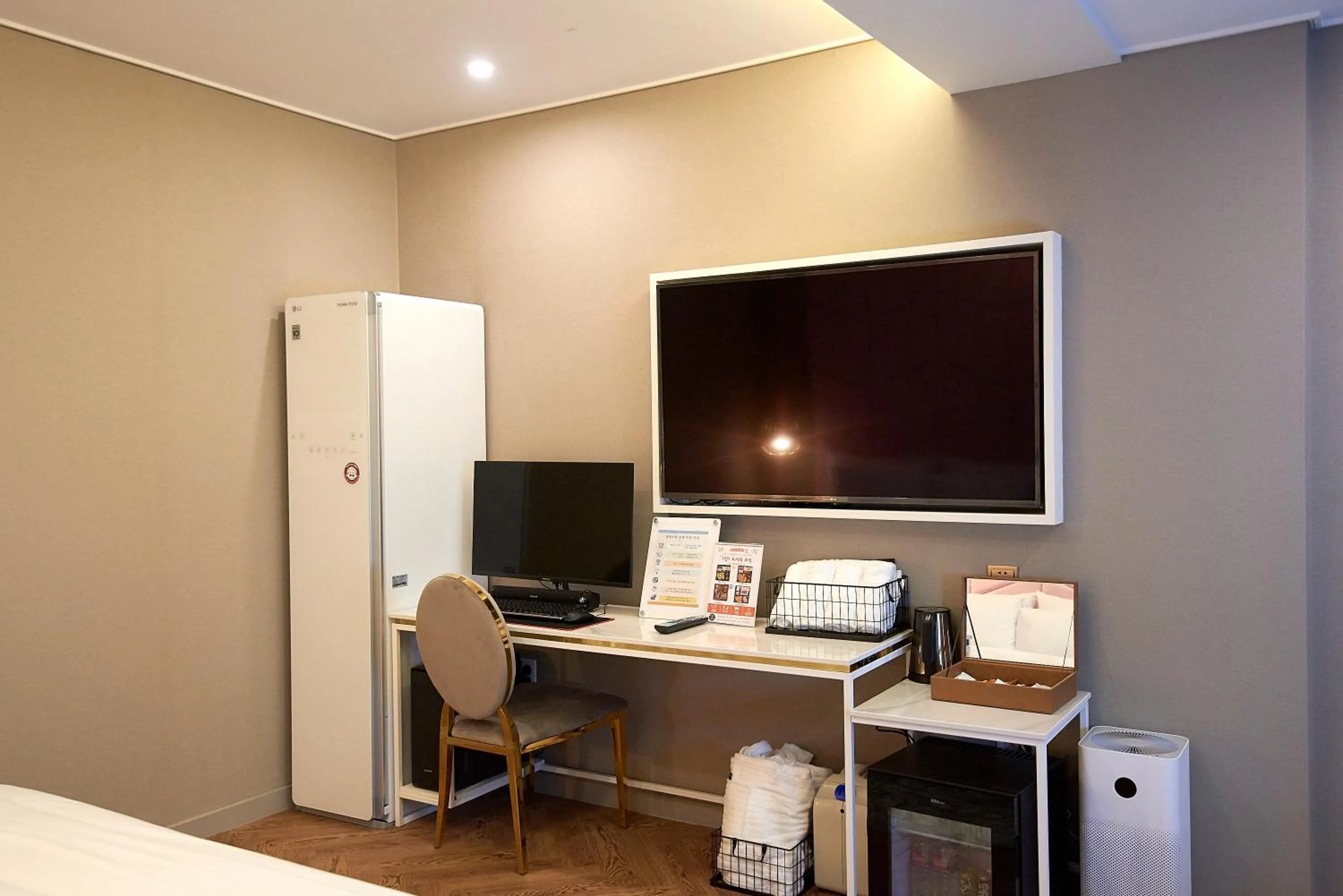 TV and multimedia in Denbasta Hotel