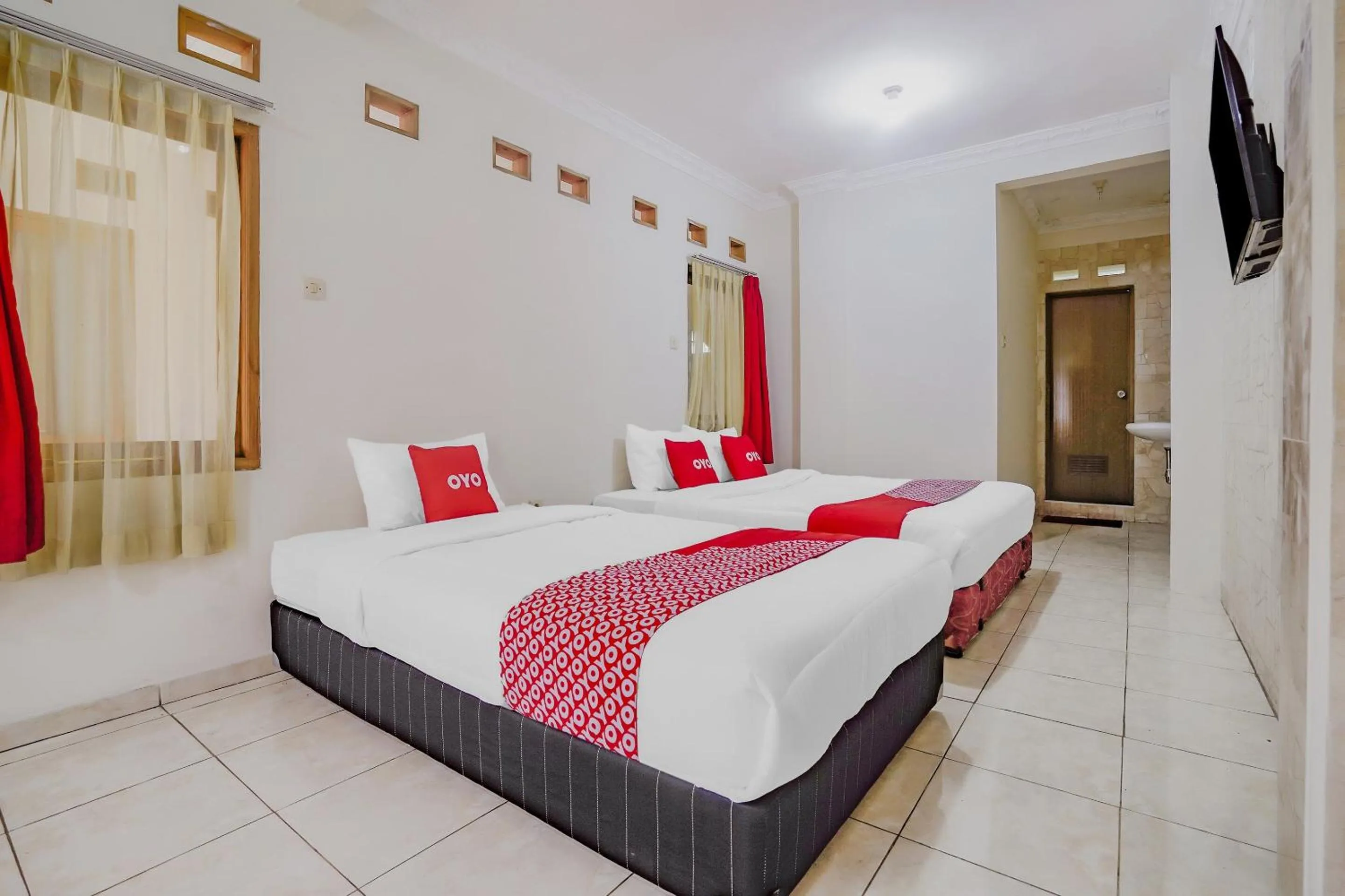 Bedroom, Bed in OYO Life 90035 Merci Club