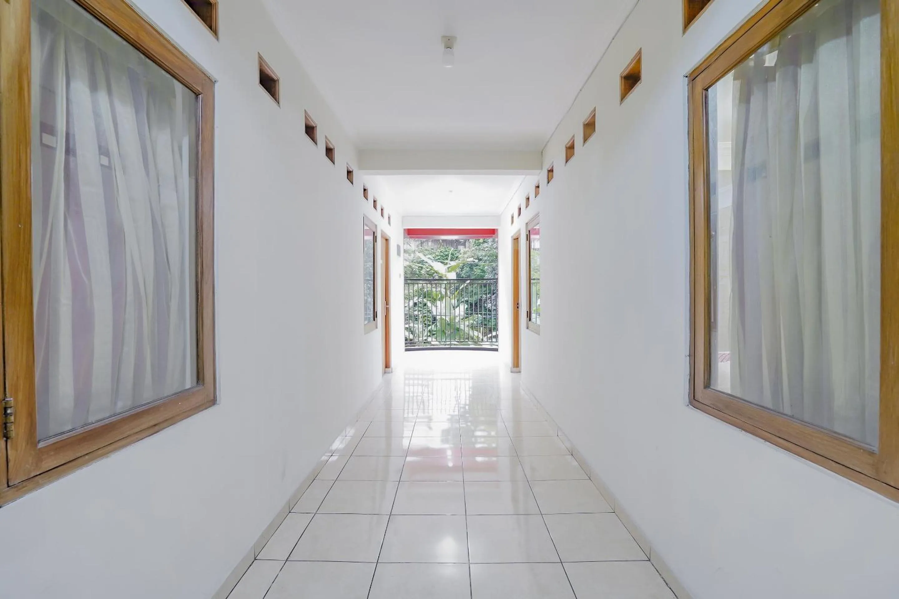 Lobby or reception in OYO Life 90035 Merci Club