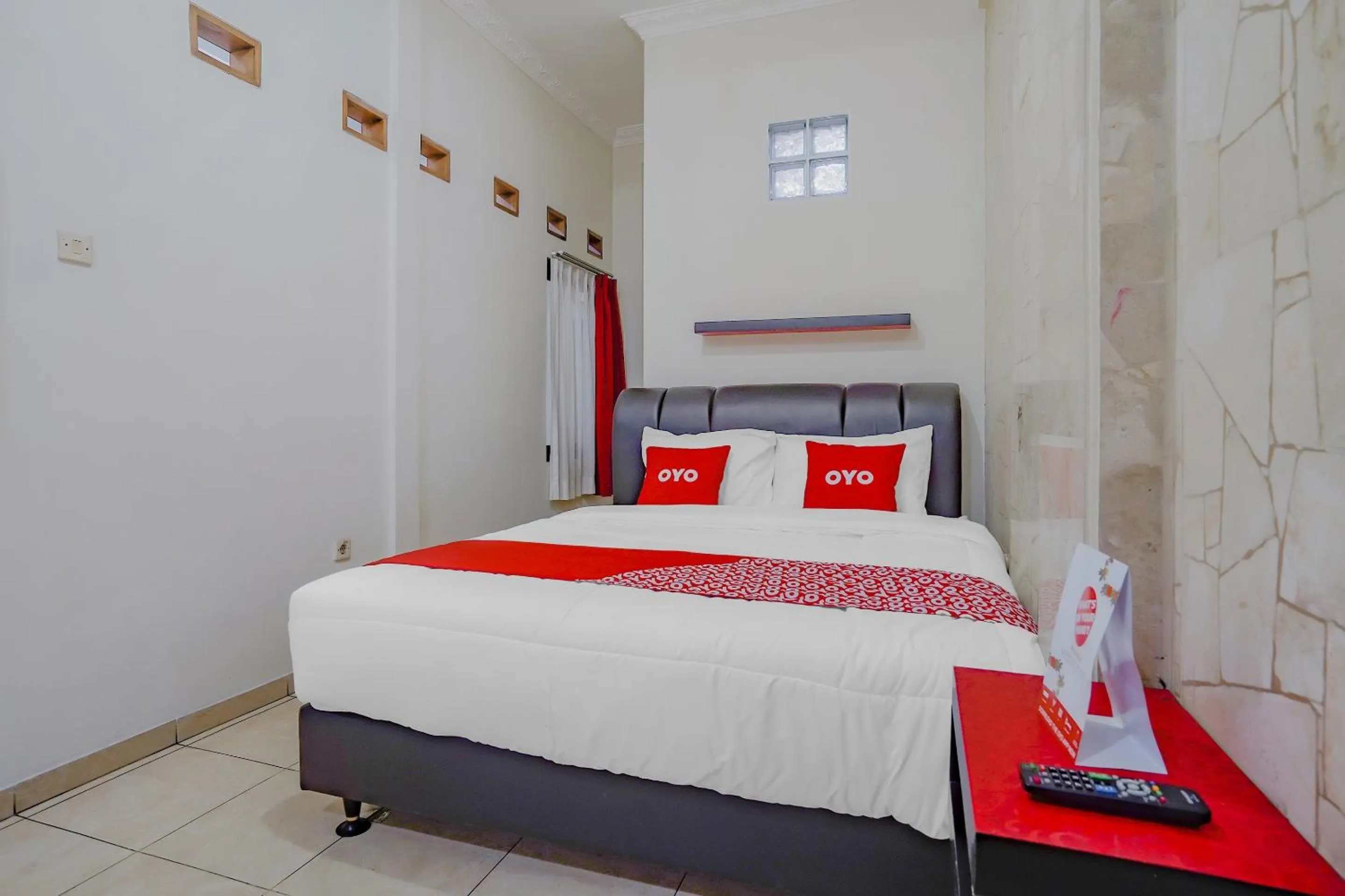 Bedroom, Bed in OYO Life 90035 Merci Club