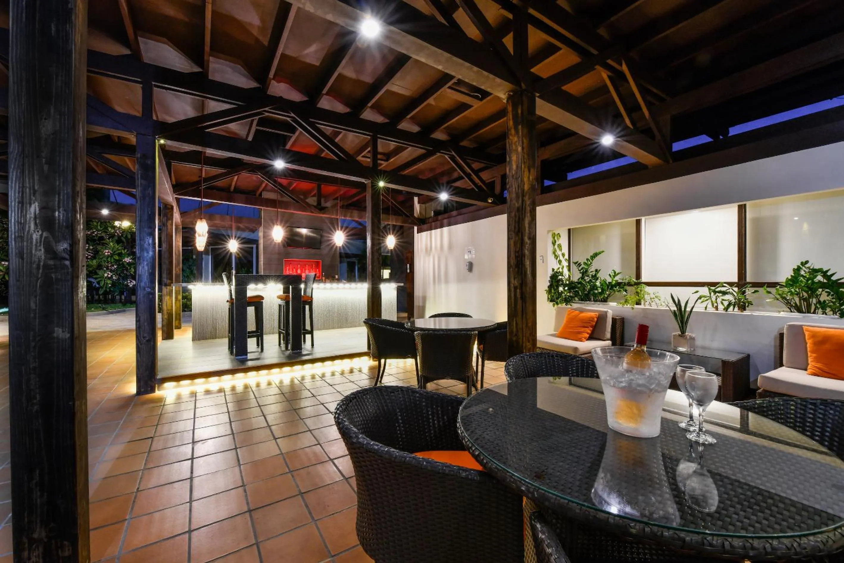 Lounge or bar in Talk of the Town Beach Hotel & Beach Club by GH Hoteles