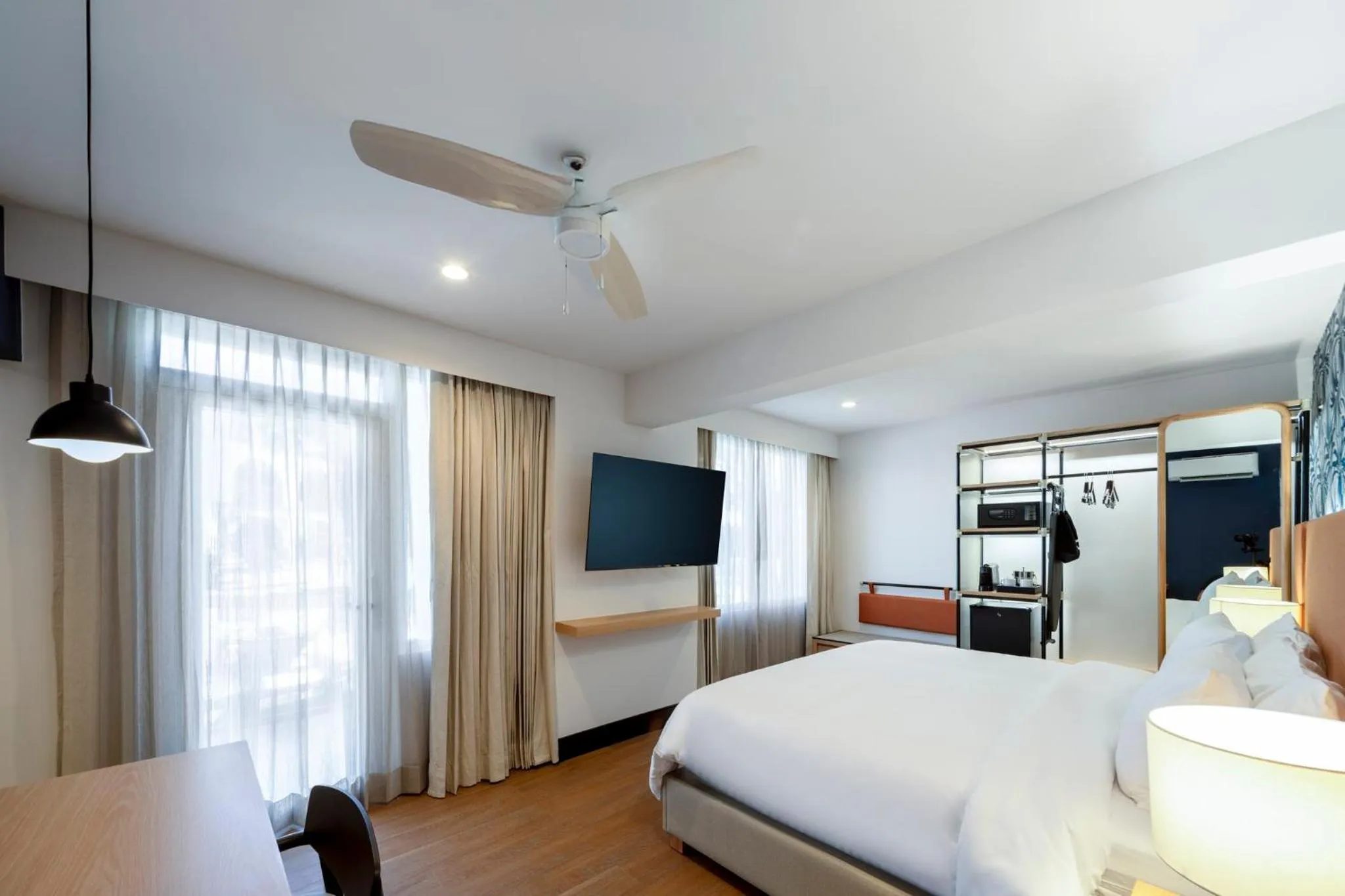 Photo of the whole room, Bed in voco Surfside Aruba by IHG