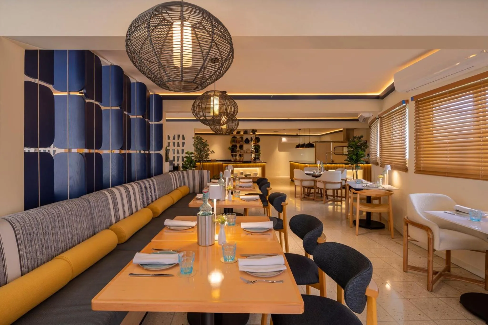 Restaurant/places to eat in voco Surfside Aruba by IHG