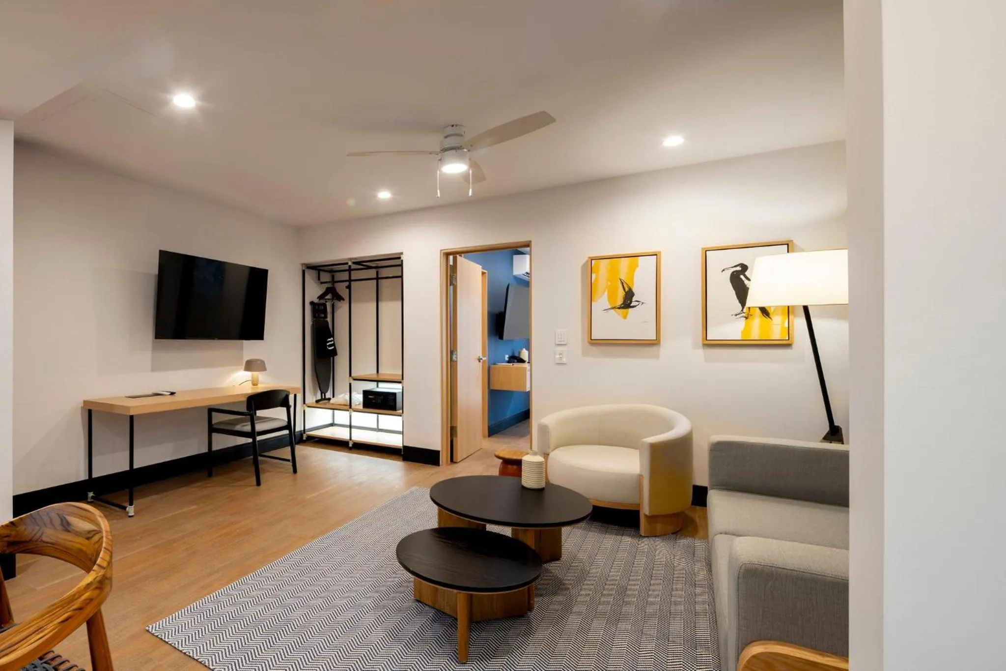 Photo of the whole room in voco Surfside Aruba by IHG