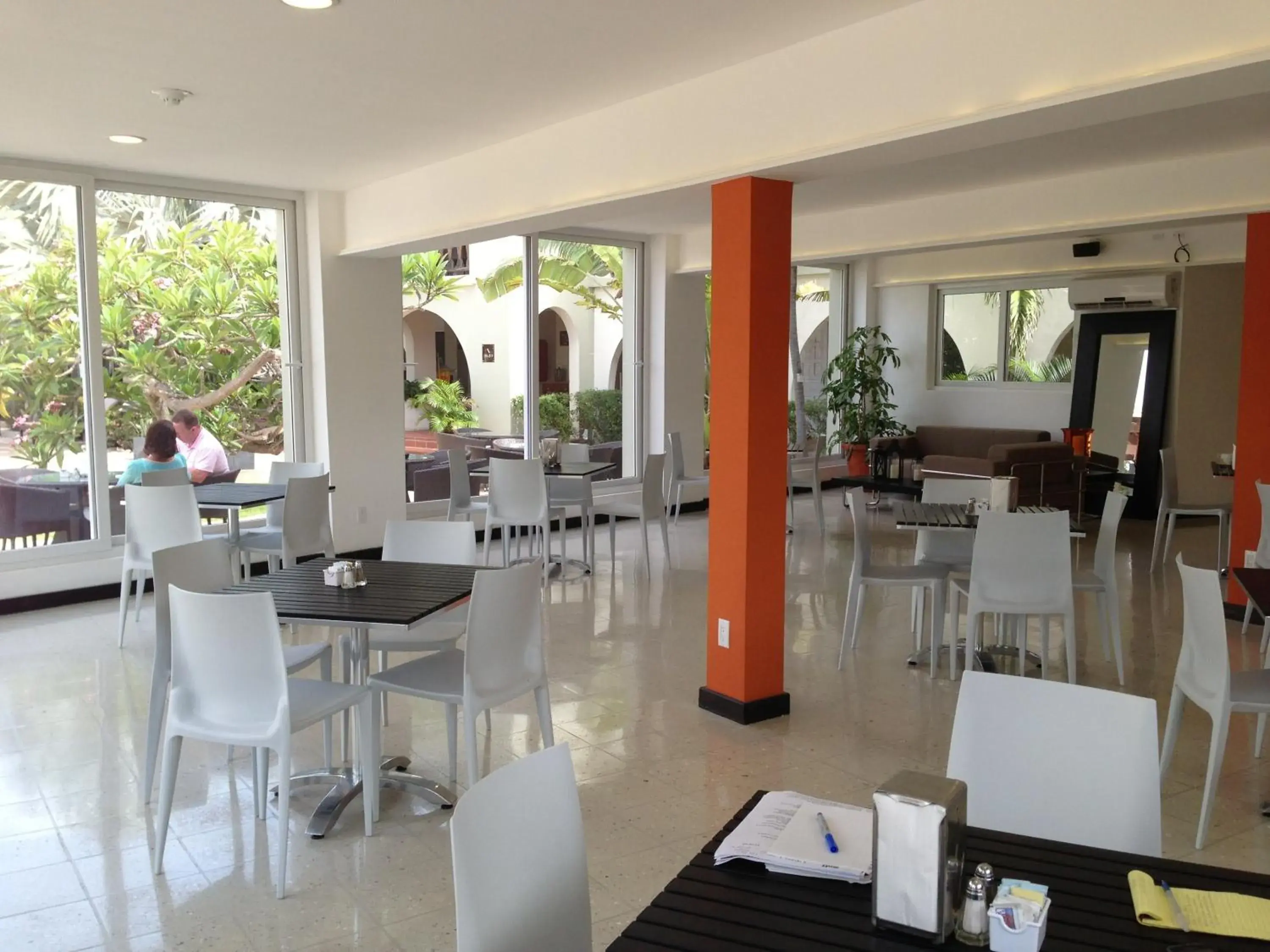 Restaurant/places to eat in Talk of the Town Beach Hotel & Beach Club by GH Hoteles Restaurant/places to eat in Talk of the Town Beach Hotel & Beach Club by GH Hoteles
