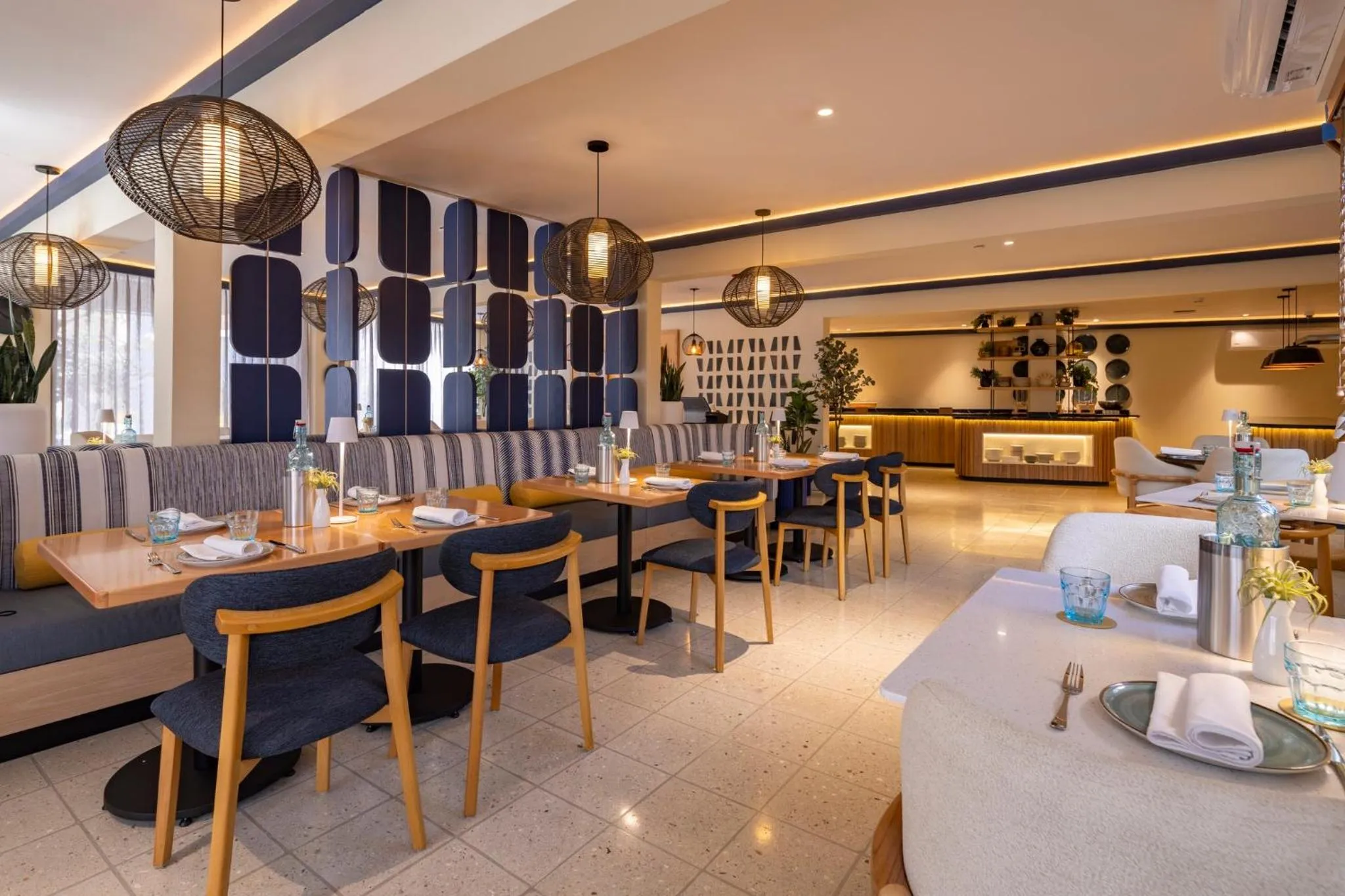 Restaurant/places to eat in voco Surfside Aruba by IHG