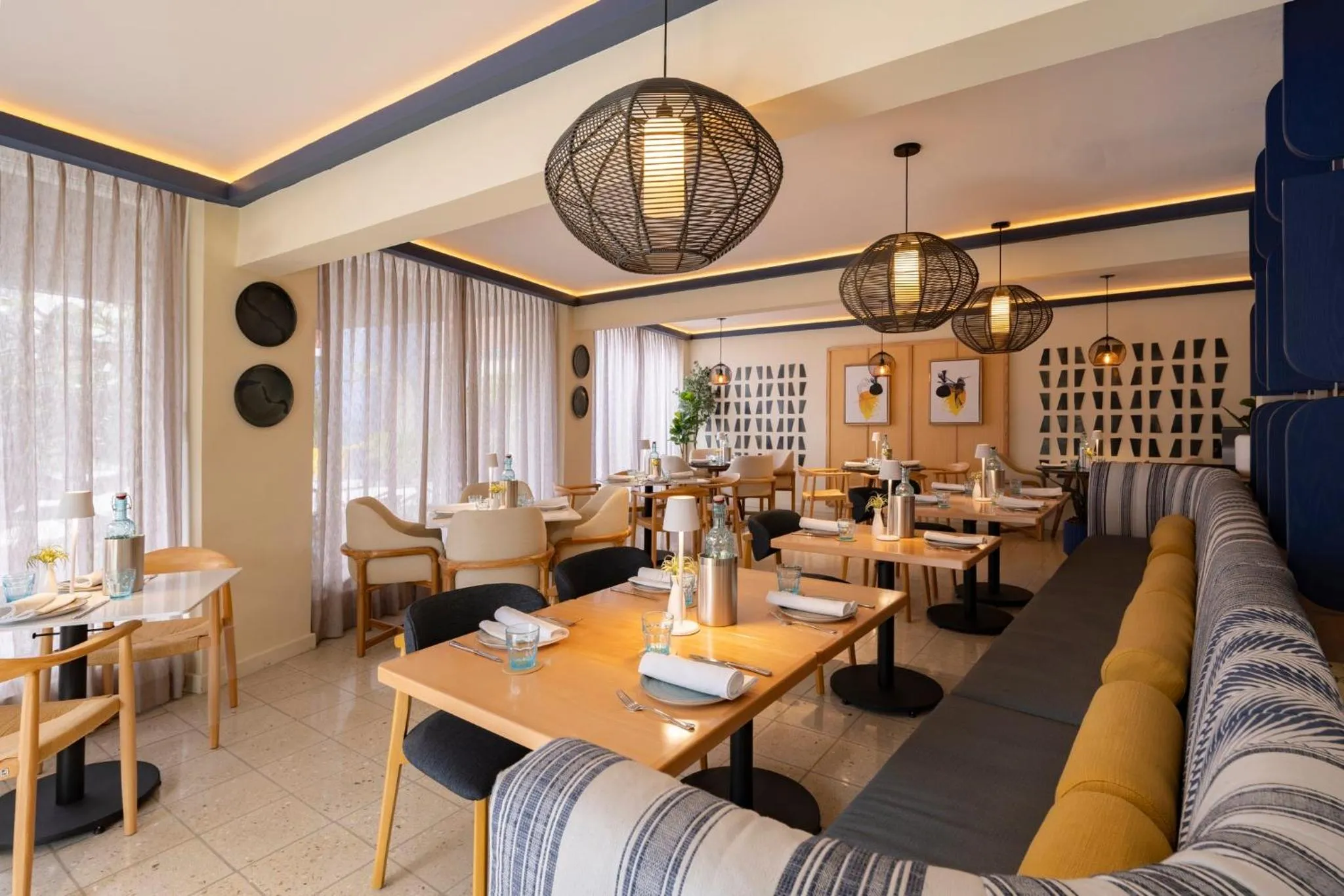 Restaurant/places to eat in voco Surfside Aruba by IHG