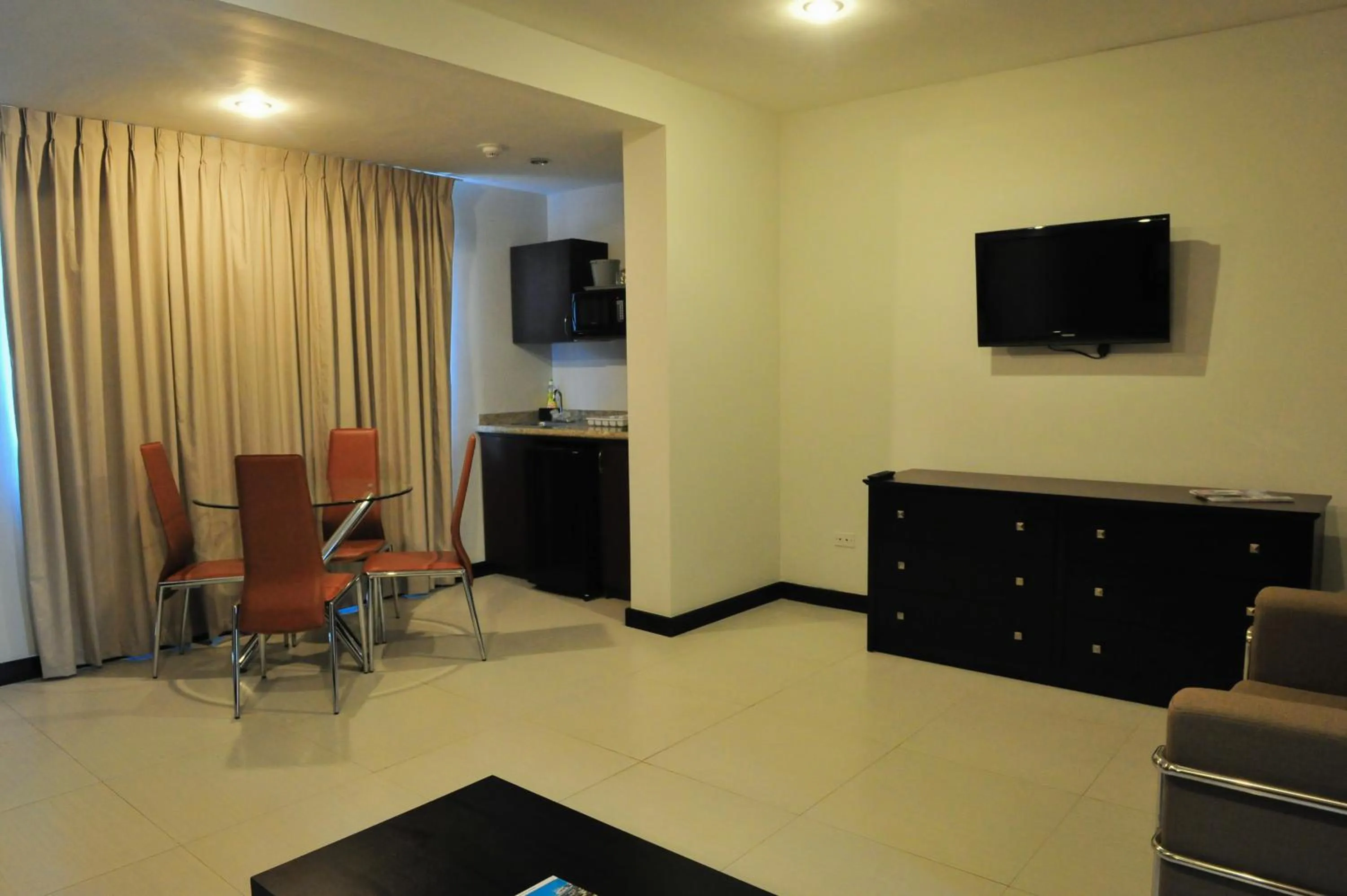 Kitchen or kitchenette in Talk of the Town Beach Hotel & Beach Club by GH Hoteles