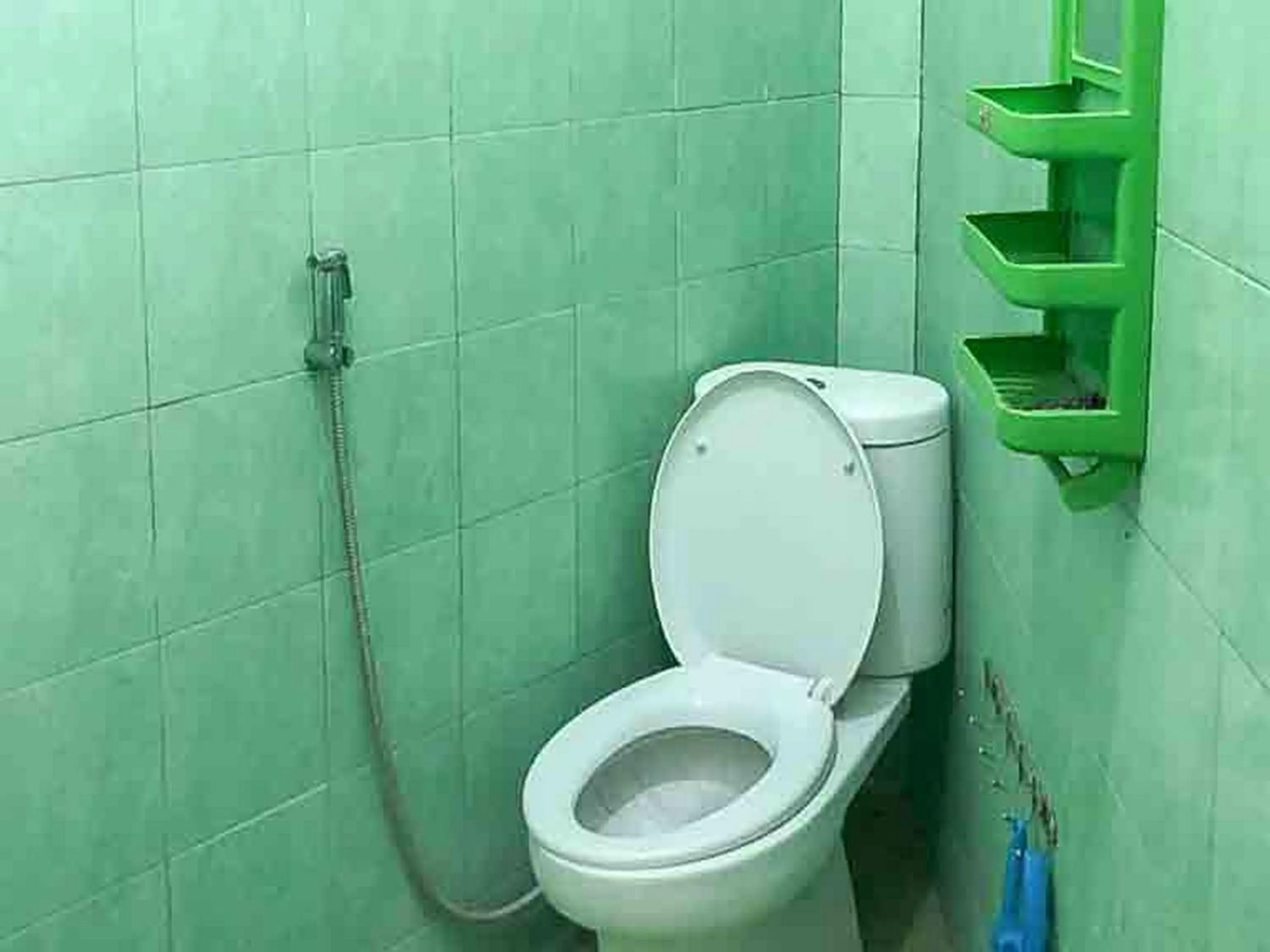 Bathroom in Griya Fadamas Syariah near Taman Hijau Demangan Madiun Mitra RedDoorz