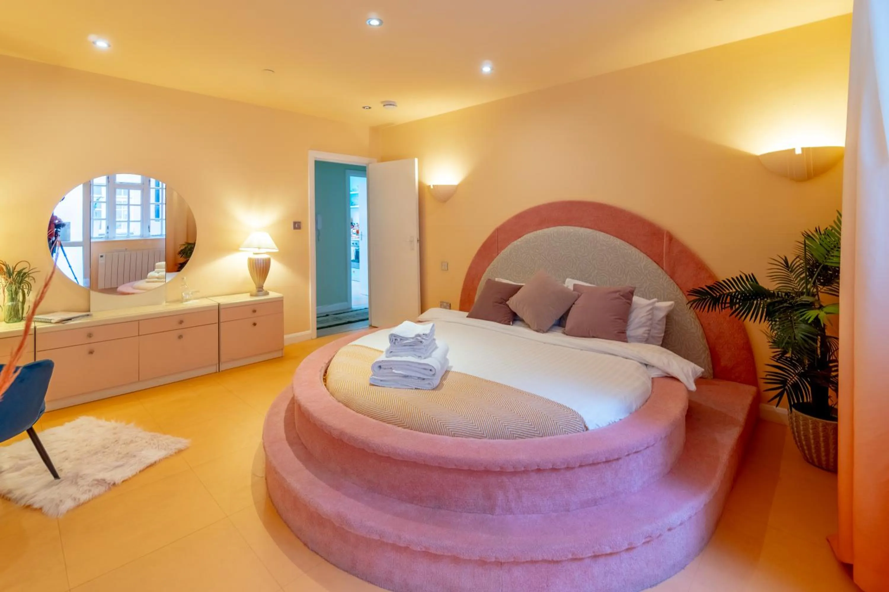 Bedroom, Bed in The Courtyard Suite by Margate Suites