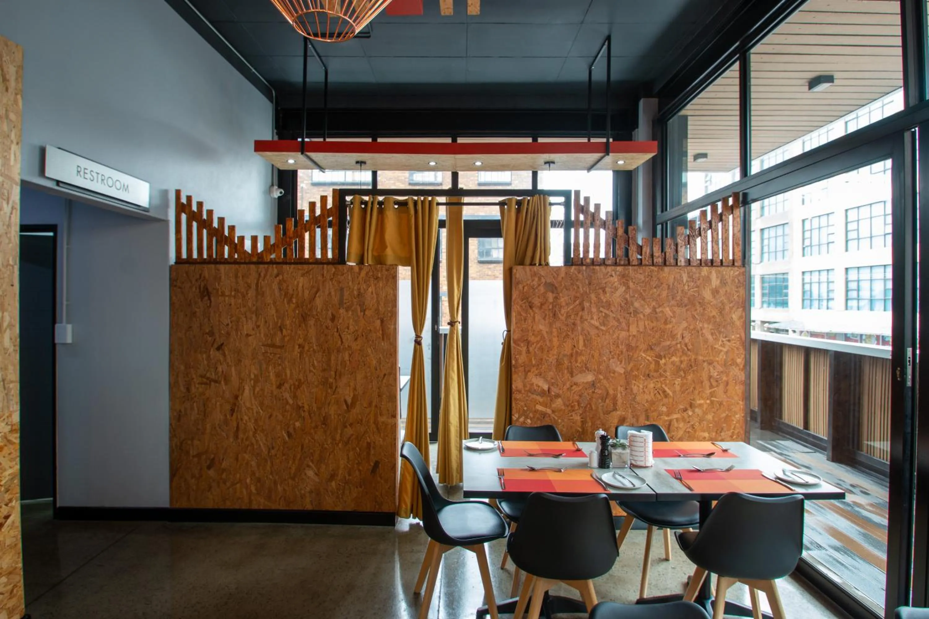 Restaurant/places to eat in Lilian Lofts Hotel & Spa