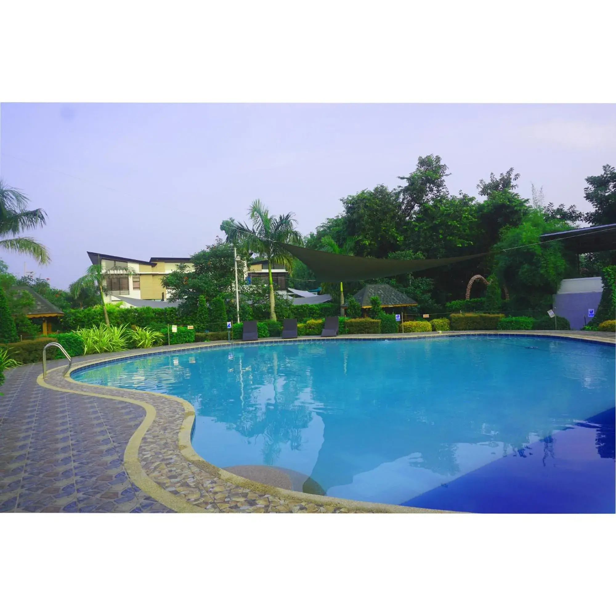 Swimming pool in Floating Sanctuary Resort powered by Cocotel Swimming pool in Floating Sanctuary Resort powered by Cocotel