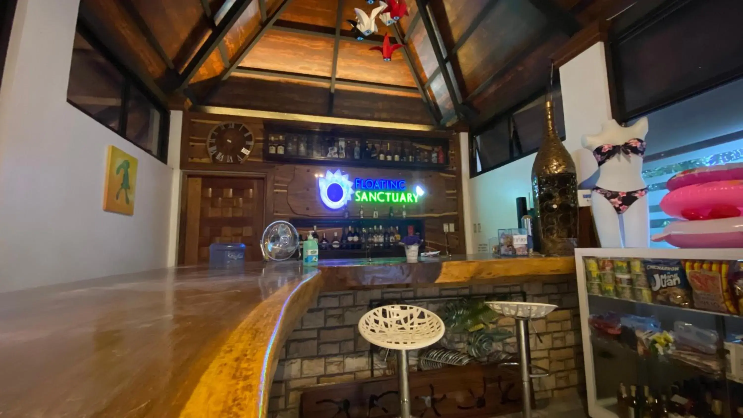 Lounge or bar in Floating Sanctuary Resort powered by Cocotel Lounge or bar in Floating Sanctuary Resort powered by Cocotel