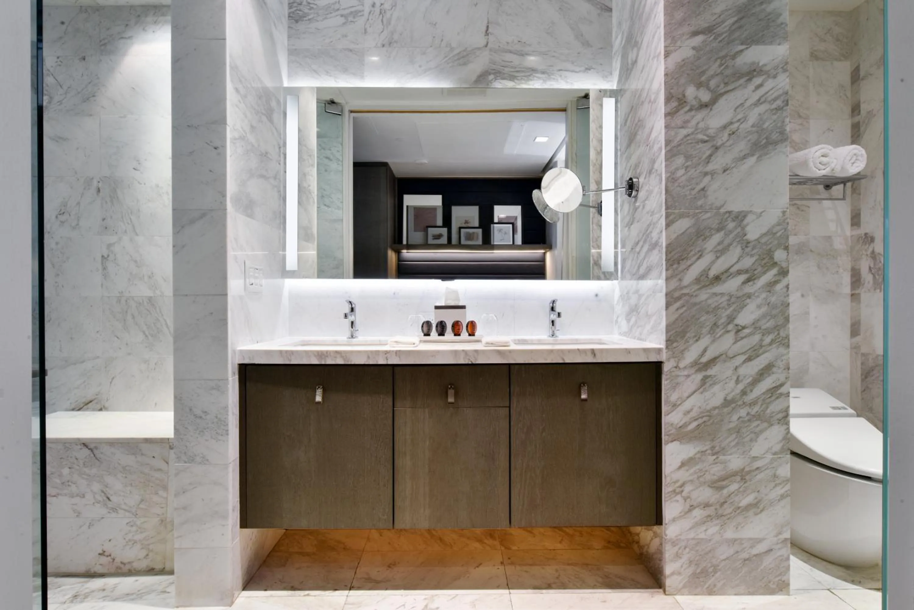 Shower in Kaskades Hotel South Beach