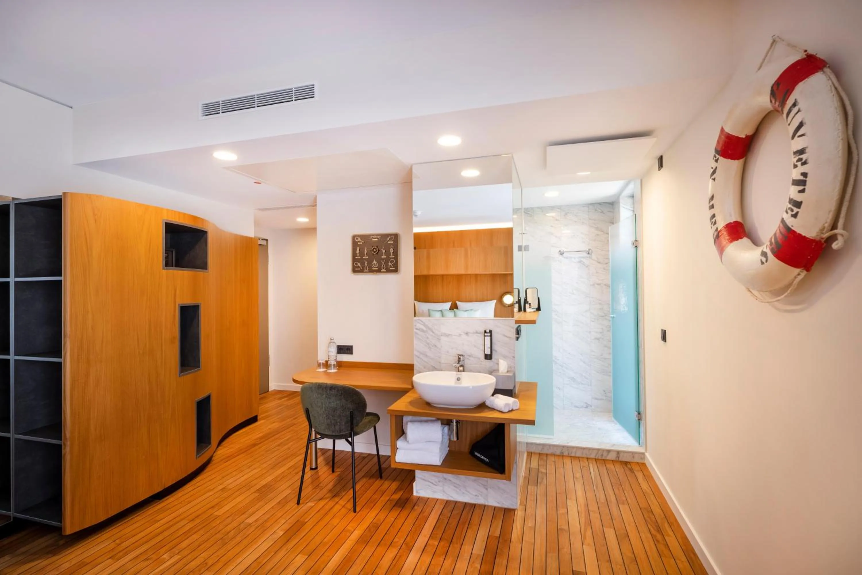 Shower in ARCOTEL HafenCity Dresden