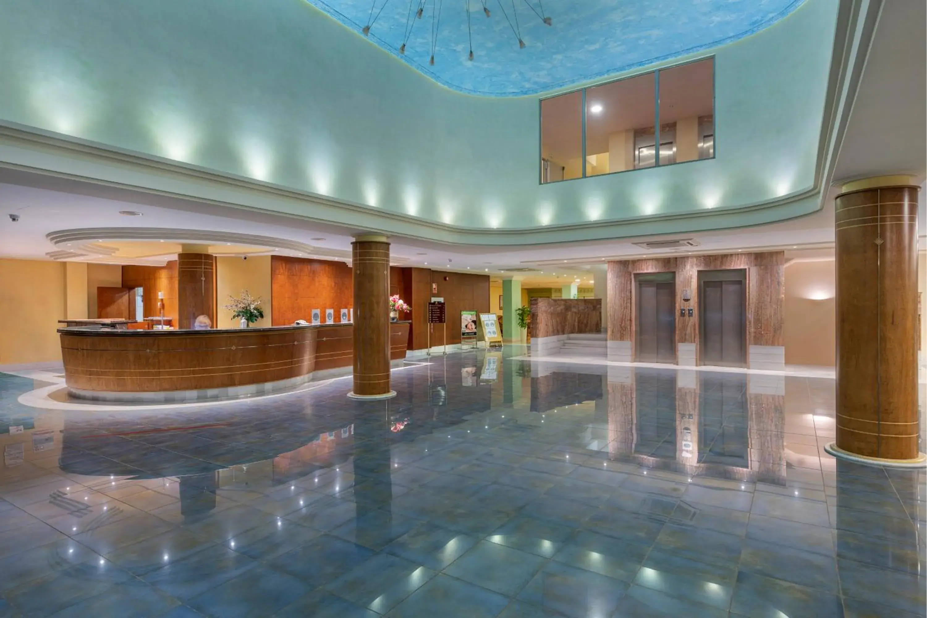 Lobby or reception in Can Picafort Palace Lobby or reception in Can Picafort Palace