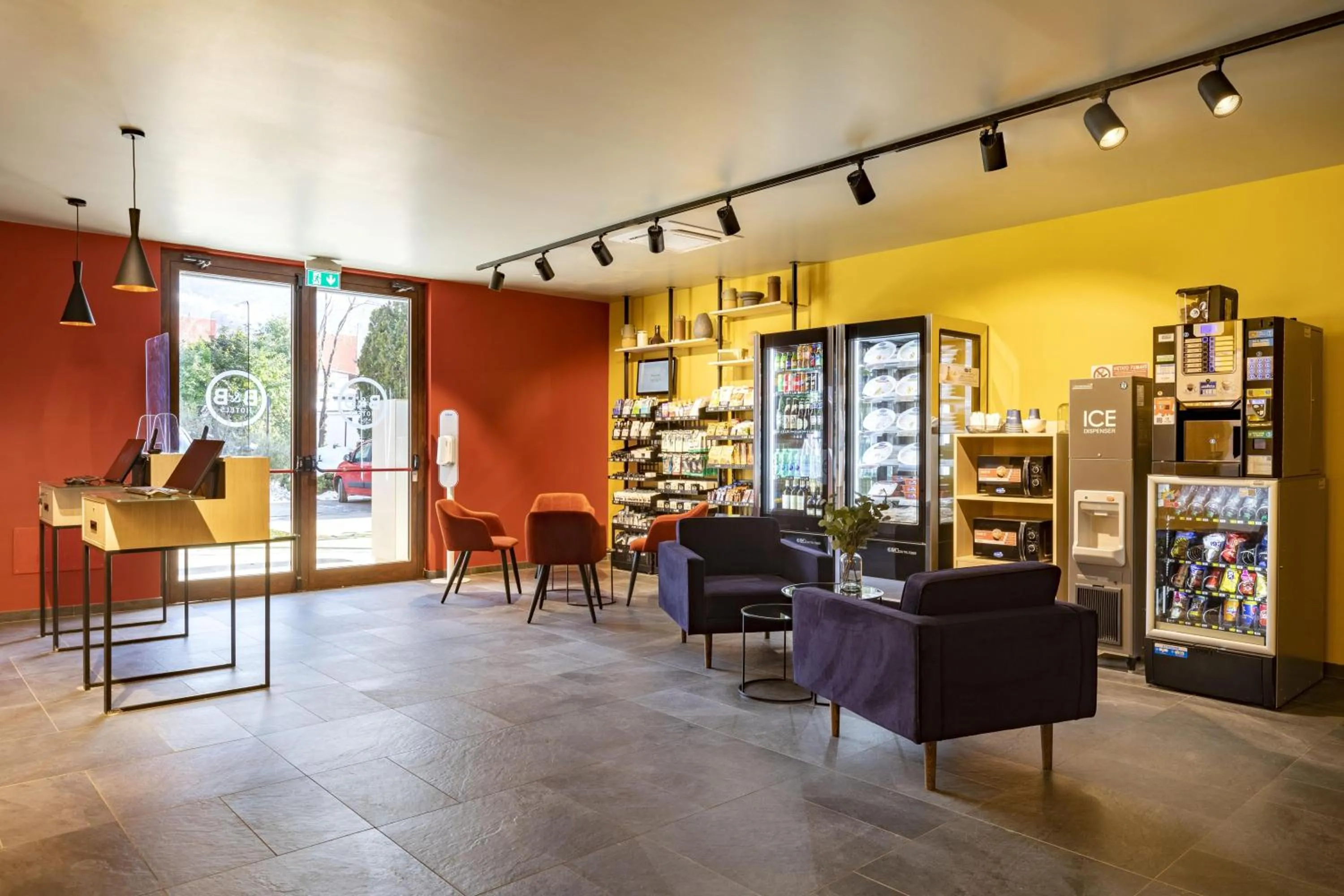 Lobby or reception in B&B Hotel Bolzano