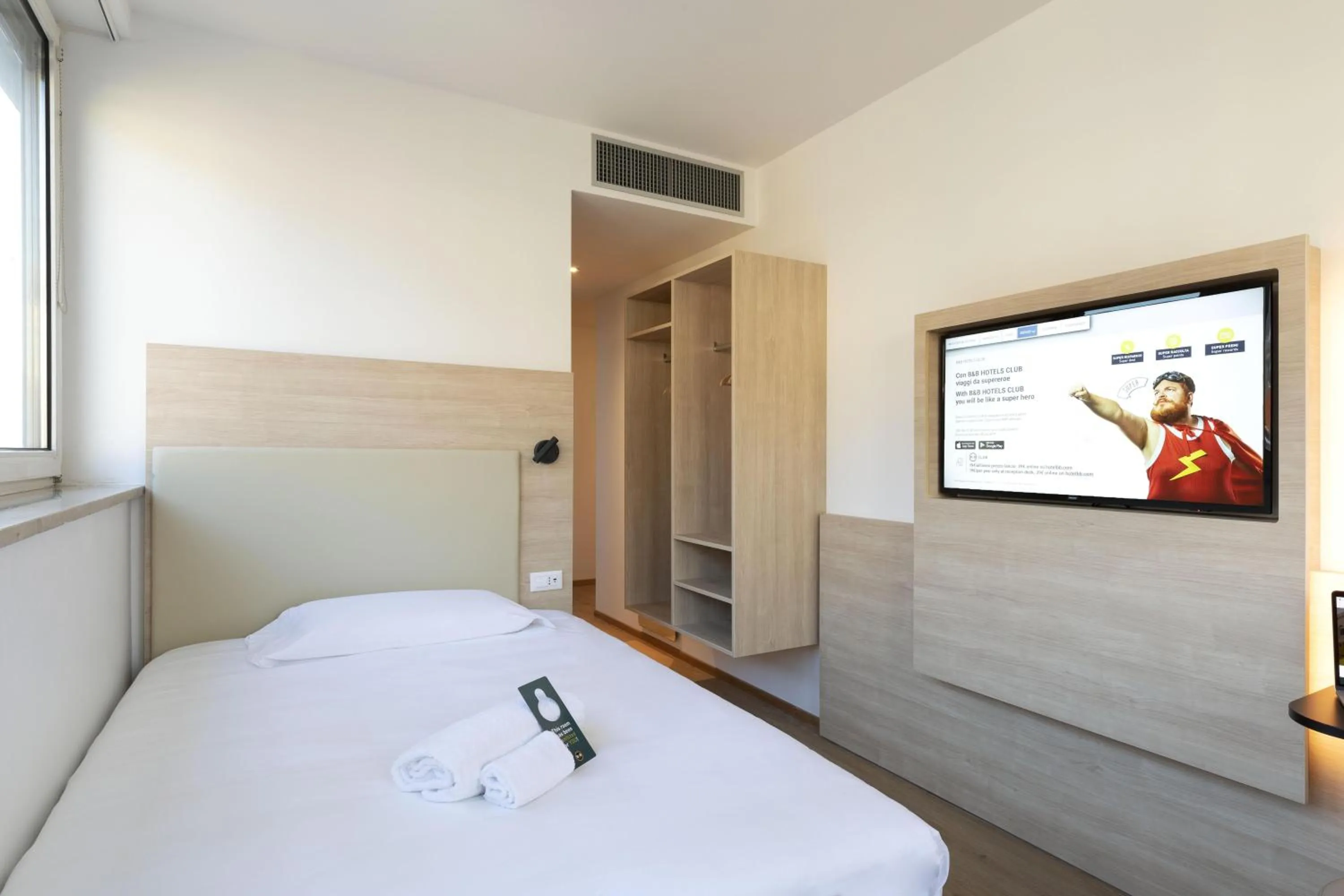 Photo of the whole room, Bed in B&B Hotel Bolzano