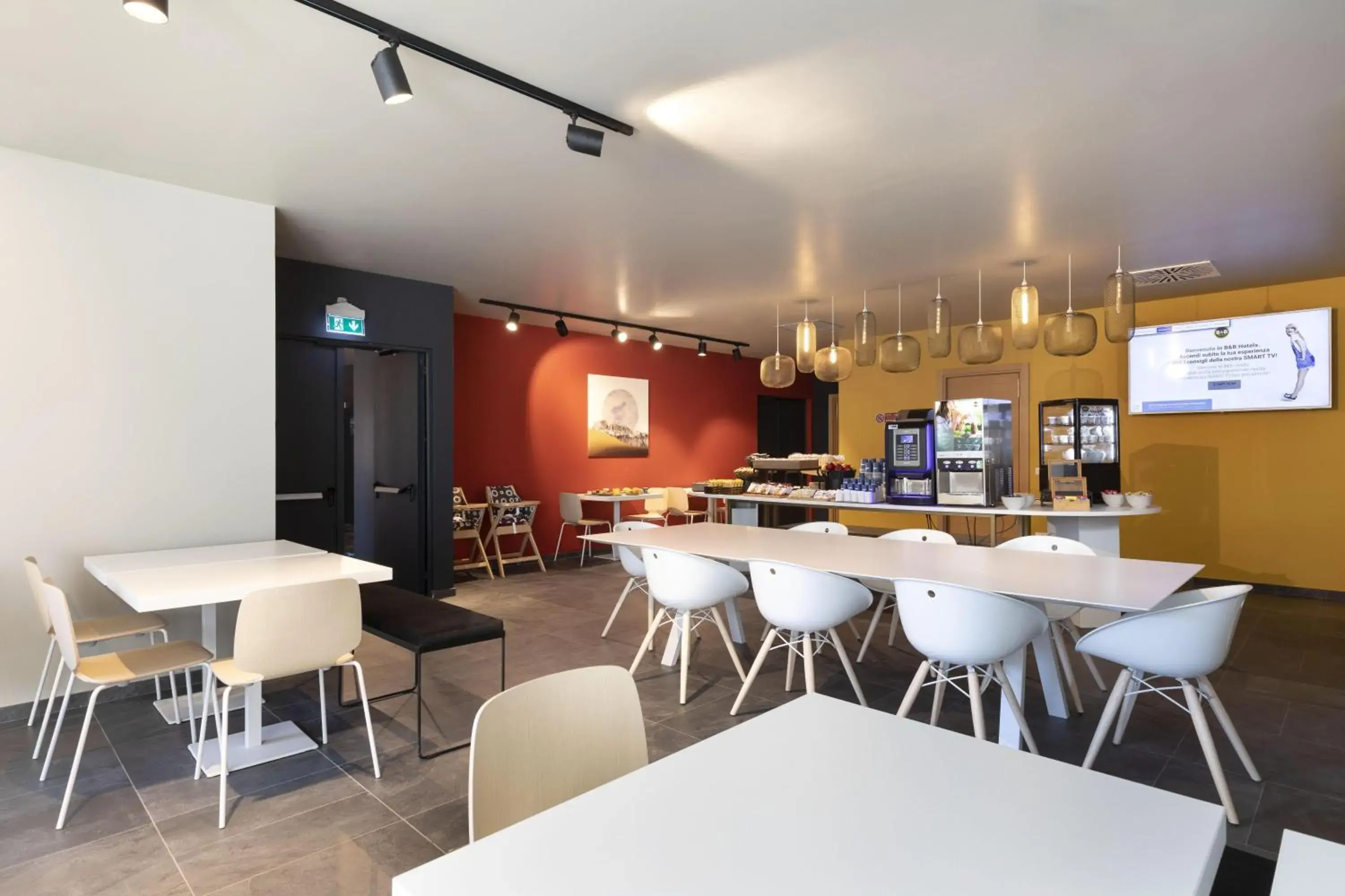 Lounge or bar in B&B Hotel Bolzano Lounge or bar in B&B Hotel Bolzano