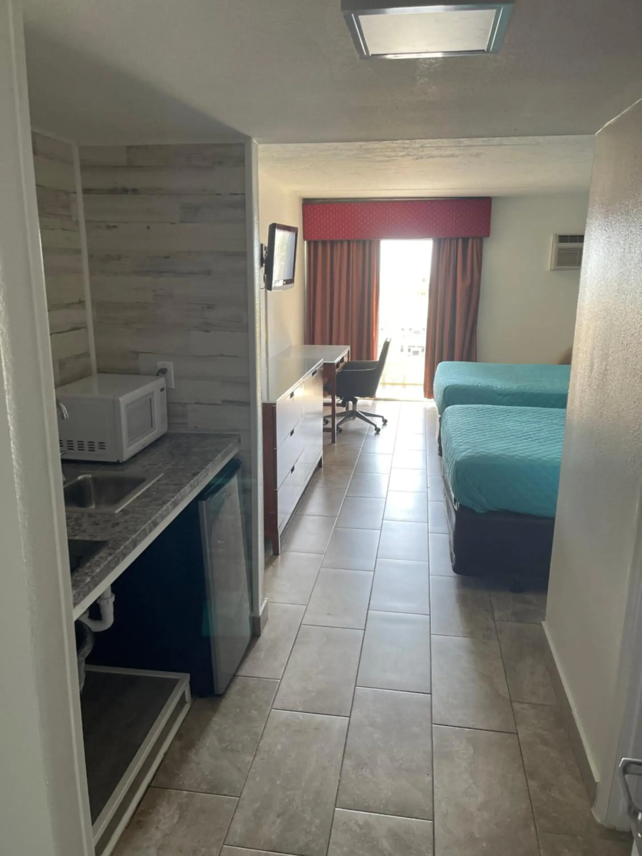 Kitchen or kitchenette, Bed in The Atlantic Kitchen or kitchenette, Bed in The Atlantic