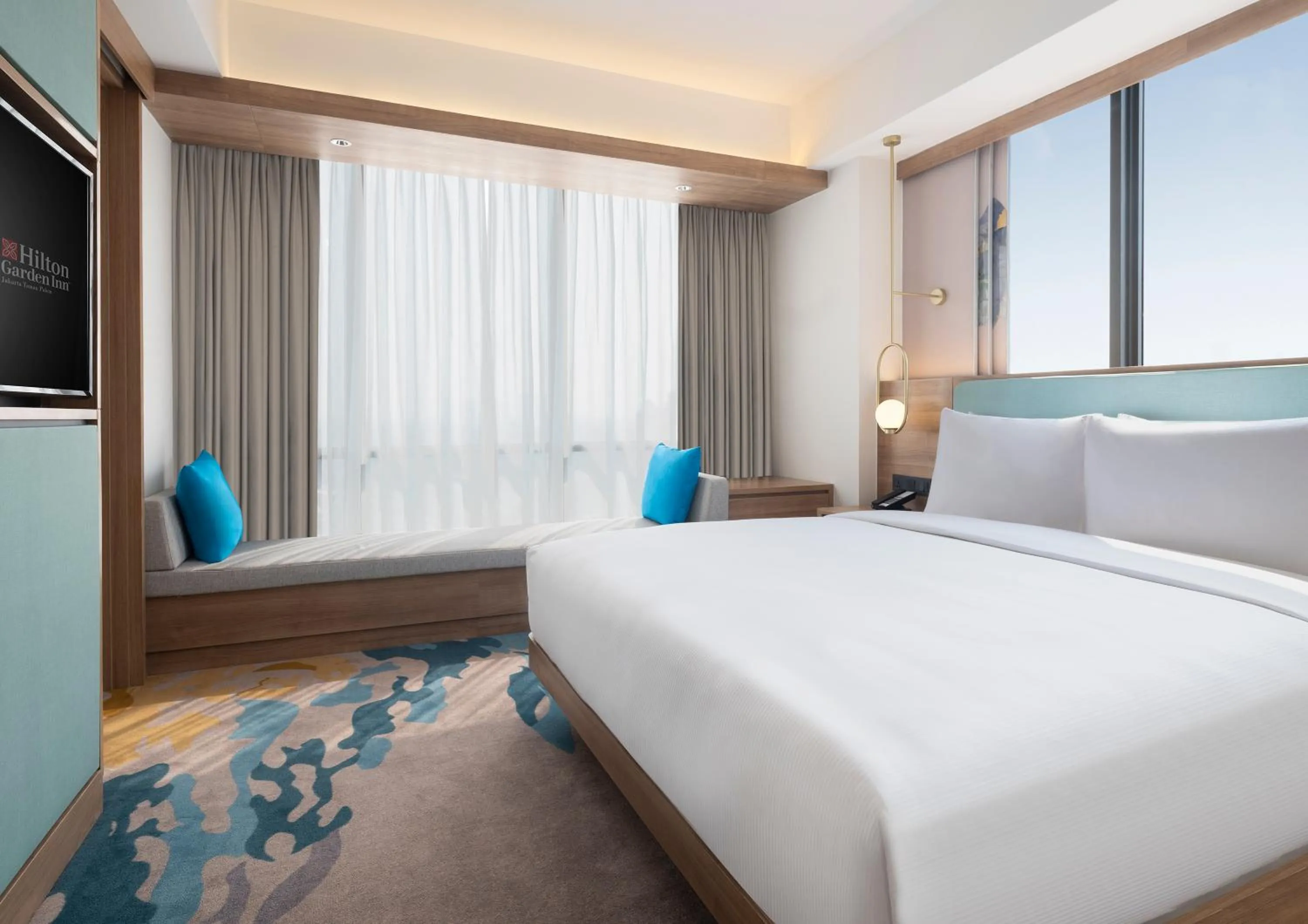 Bedroom, Bed in Hilton Garden Inn Jakarta Taman Palem